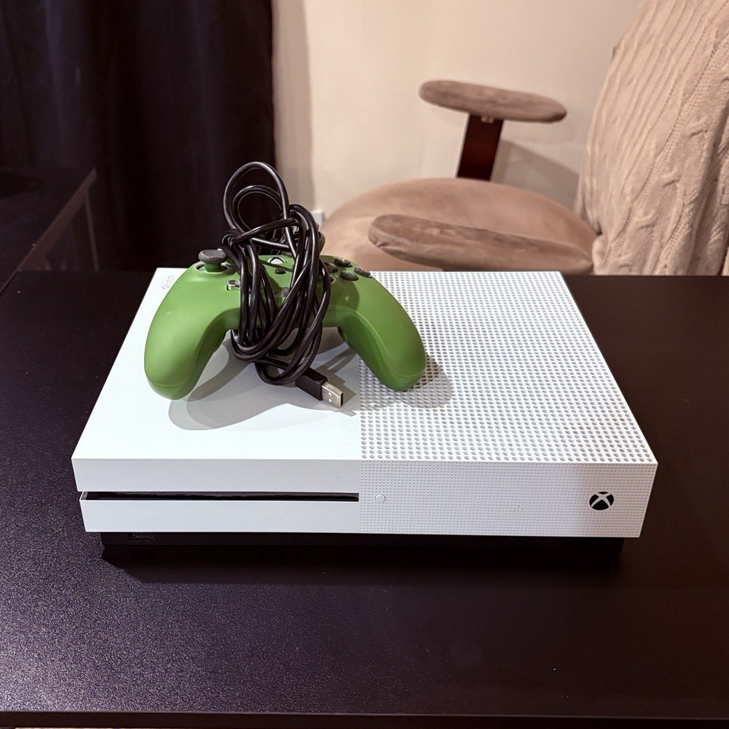 Microsoft Xbox One S Home Console White Wi-Fi Capability HDMI