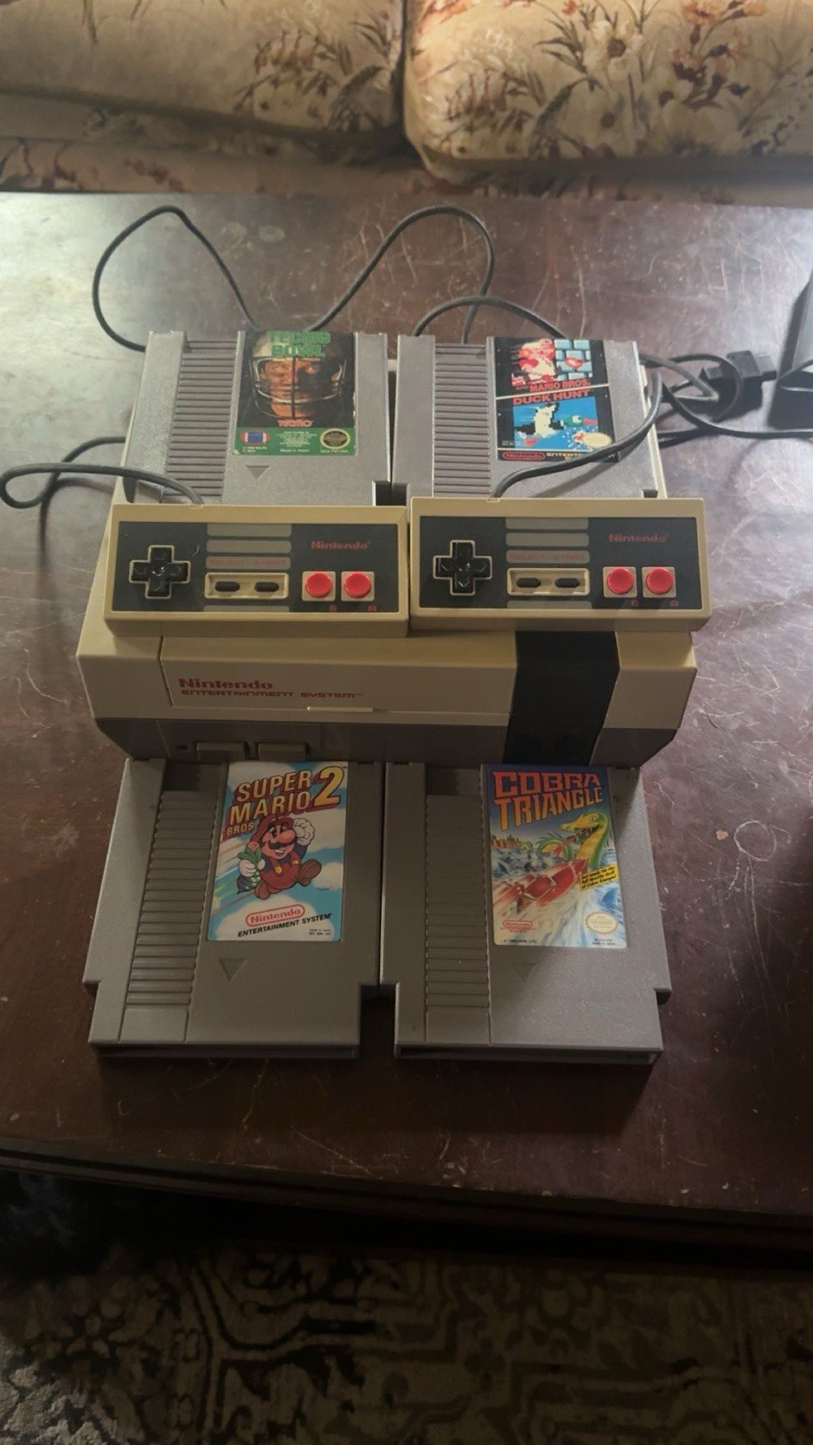 Nintendo NES Console Bundle 2 Controllers + 4 Games Super Mario 2 Tecmo Bowl