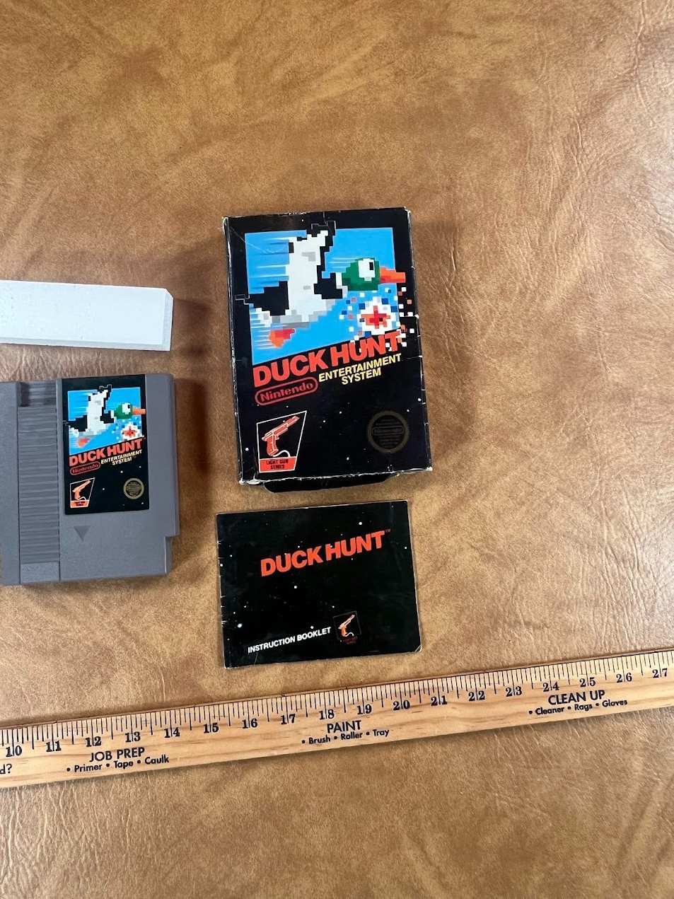 Duck Hunt (Nintendo NES, 1985) Complete CIB Hang Tab 5-Screw w/ Manual and Cover