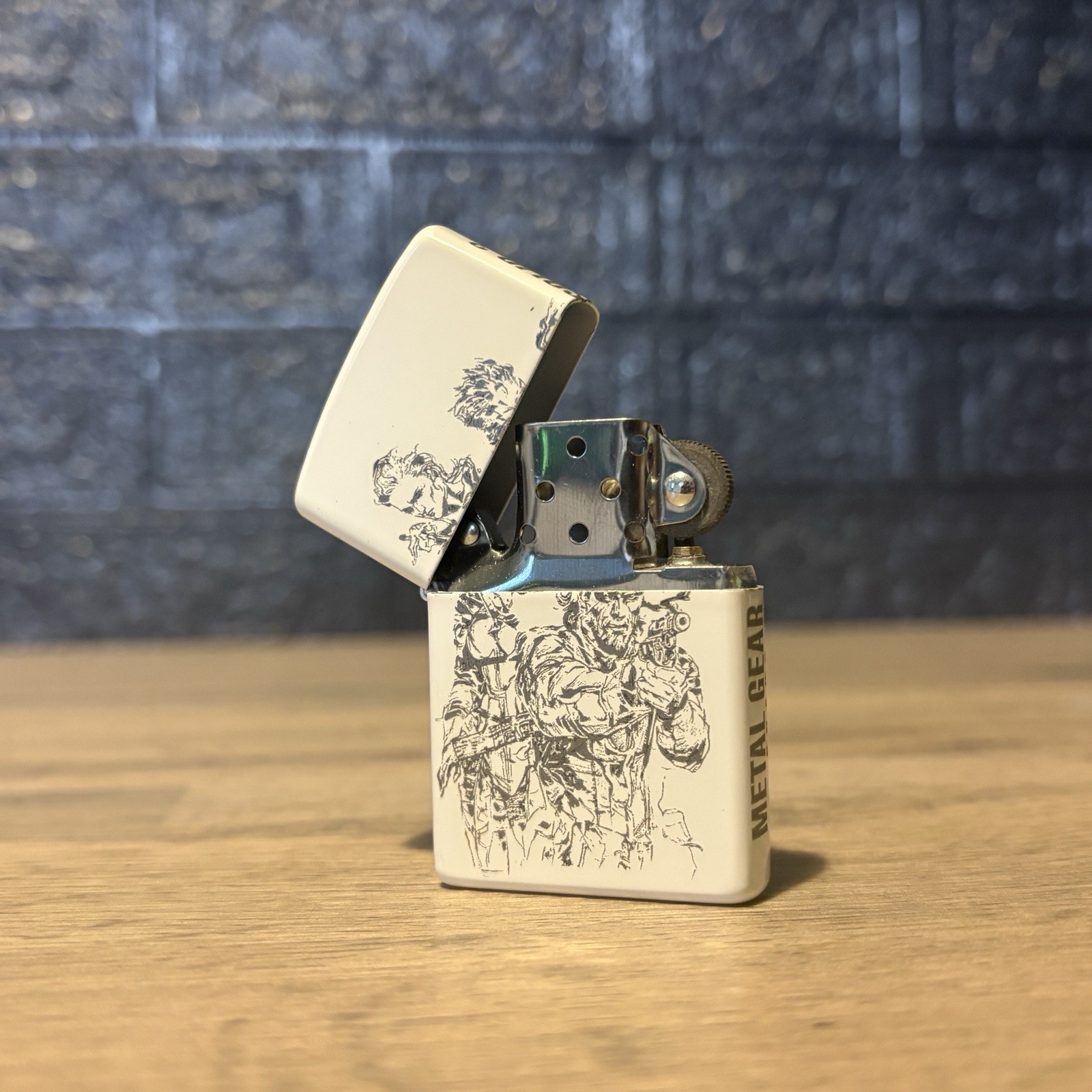 Metal Gear Solid 3 Snake Eater – Engraved White Flip Lighter In Gift Tin