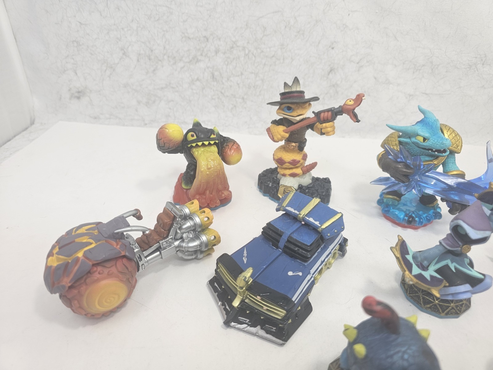 Skylanders Figure Vehicle Lot of 11 Snap Shot Rattle Shake Shield Striker Bundle