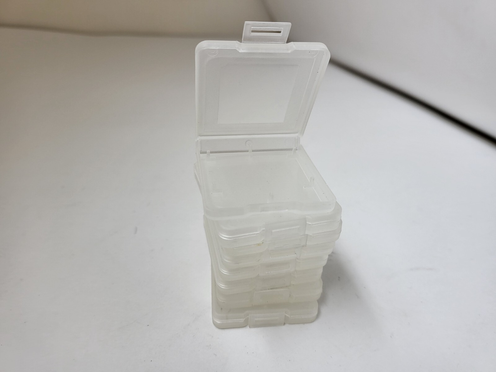 8 Cartridge Cases Clear Plastic Nintendo DS Game Storage Dust Covers #A1