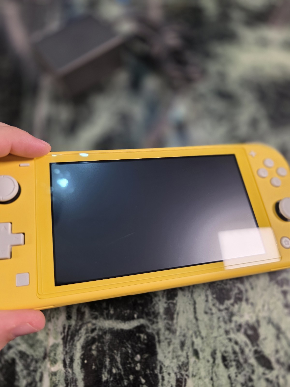 Nintendo Switch Lite Yellow Console Mint Condition w/ScreenProtector +Charger
