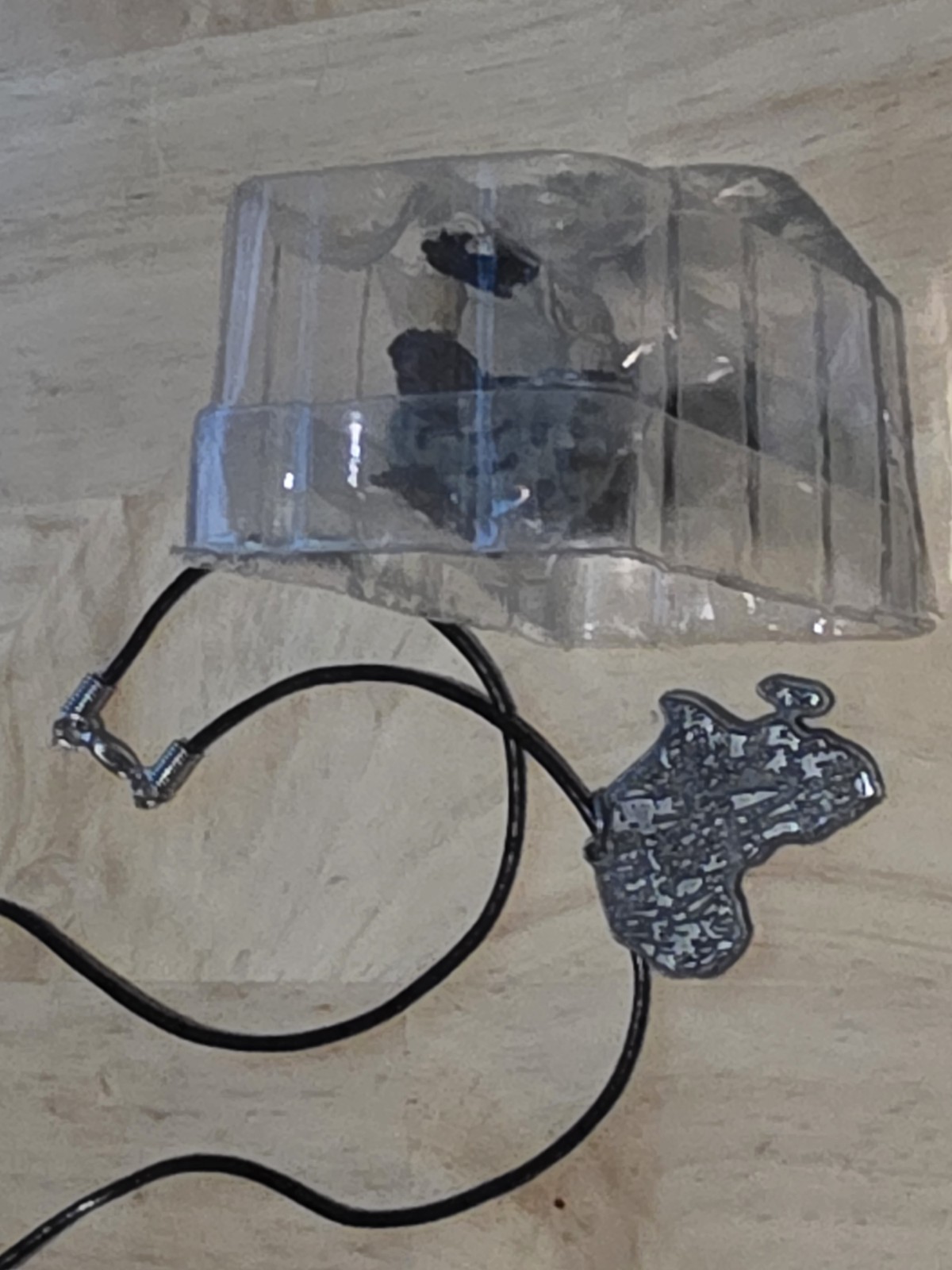 Official RESIDENT EVIL 5 Kijuju Necklace PROMO CAPCOM & Chris Redfield