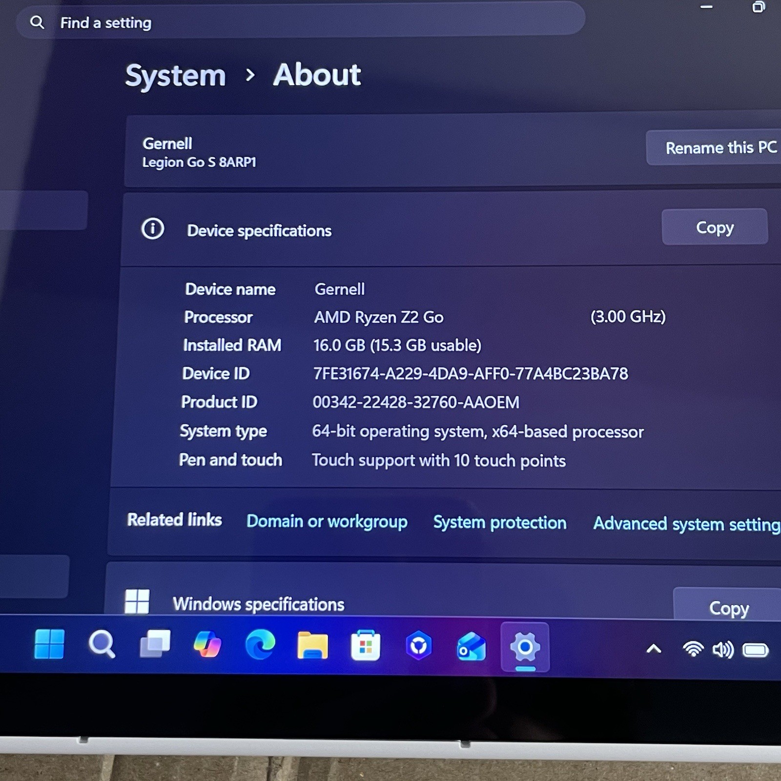 Lenovo Legion Go S 8″ Handheld 16GB RAM, 1TB SSD, AMD Ryzen Z2 Go, Windows White