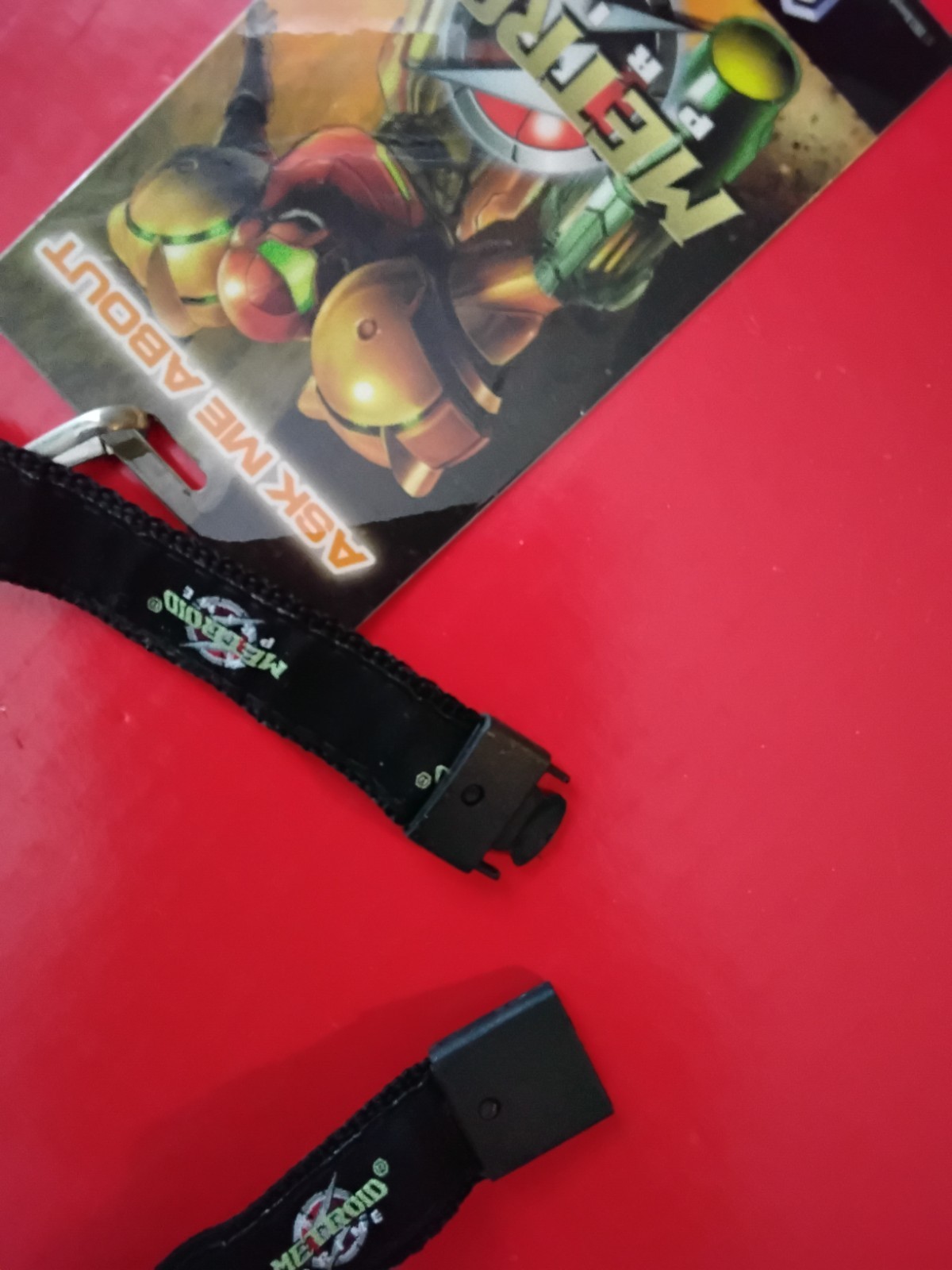 2002 Nintendo GameCube GBA Lanyard with reversable Metroid Prime/Fusion Badge