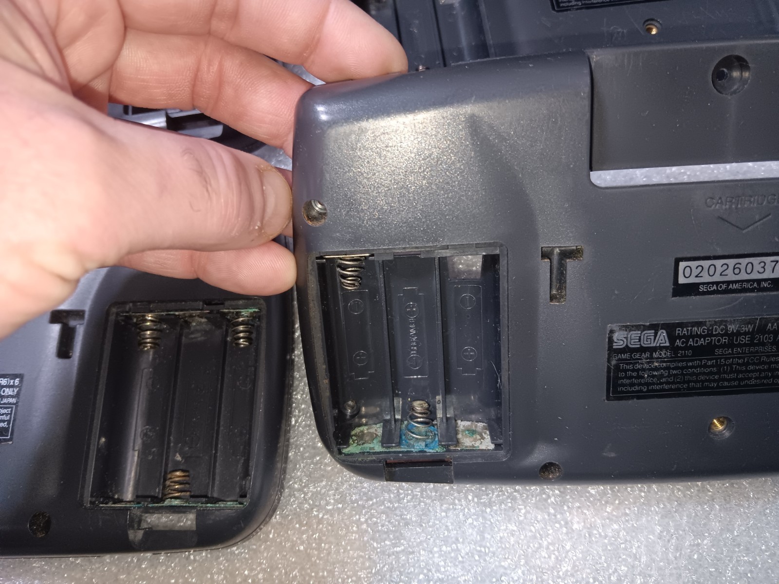 SEGA Game Gear 2110 EXACT EMPTY BACK BATTERY CORROSION X6 ONLY-INTACT-SEE ALL
