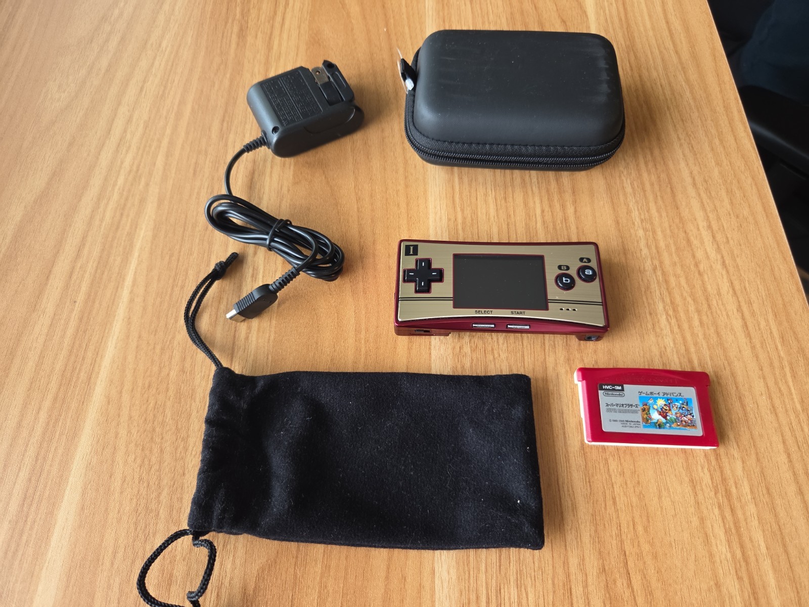 Nintendo Game Boy Micro 20th Anniversary Edition Famicom W/charger