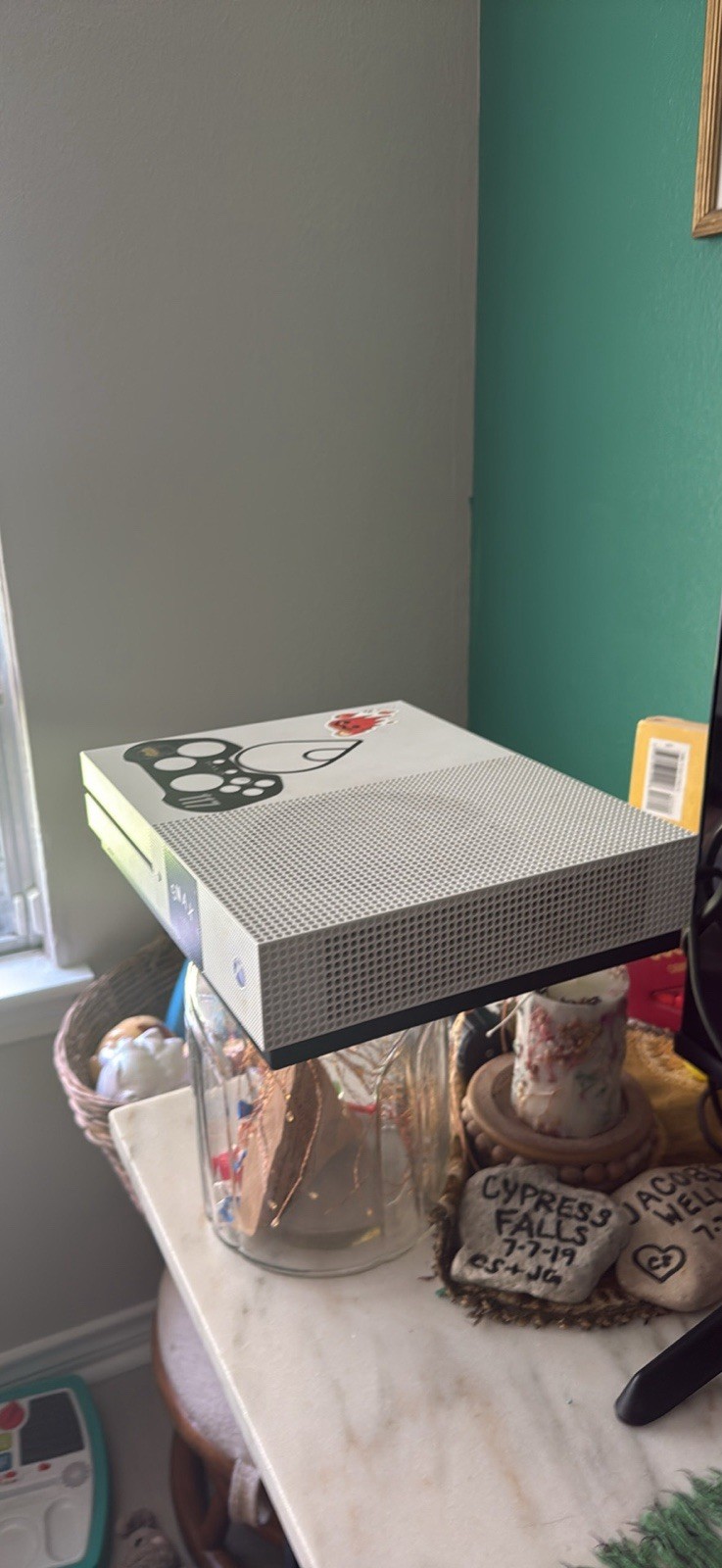 Microsoft Xbox One S 1TB Console 4K UHD Blu-Ray Compatible White/Black