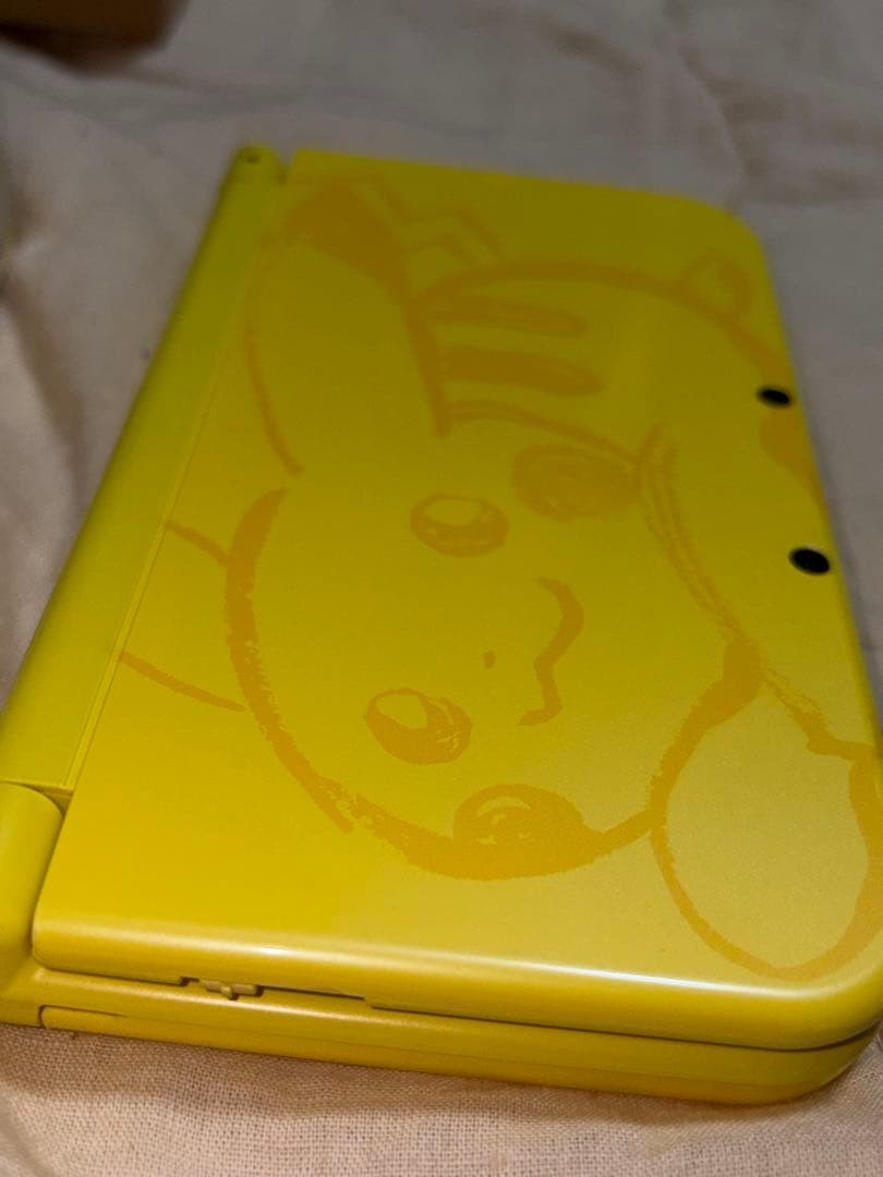 3DS/2DS/DS New Nintendo 3Dsll Pikachu Yellow Pokemon With Box, Main Unit, Japan