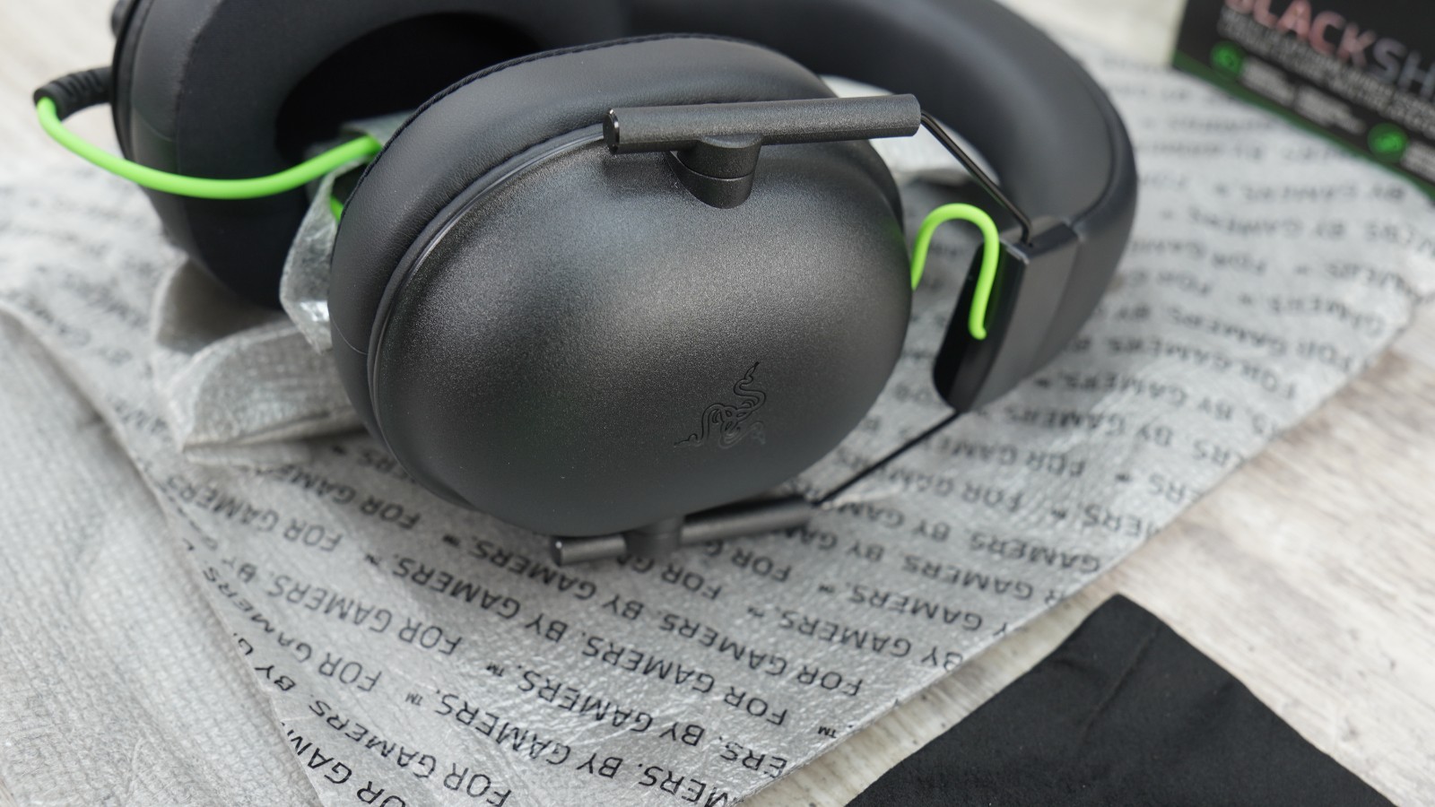 Razer Blackshark V2 X Gaming Headset – Black – Wired – Over-Ear/DAMGE BOX