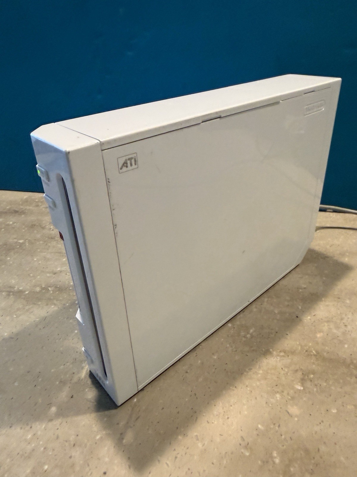 Original Nintendo Wii Bundle- Consol, Wii Sports, Game Party 2, And Controllers.