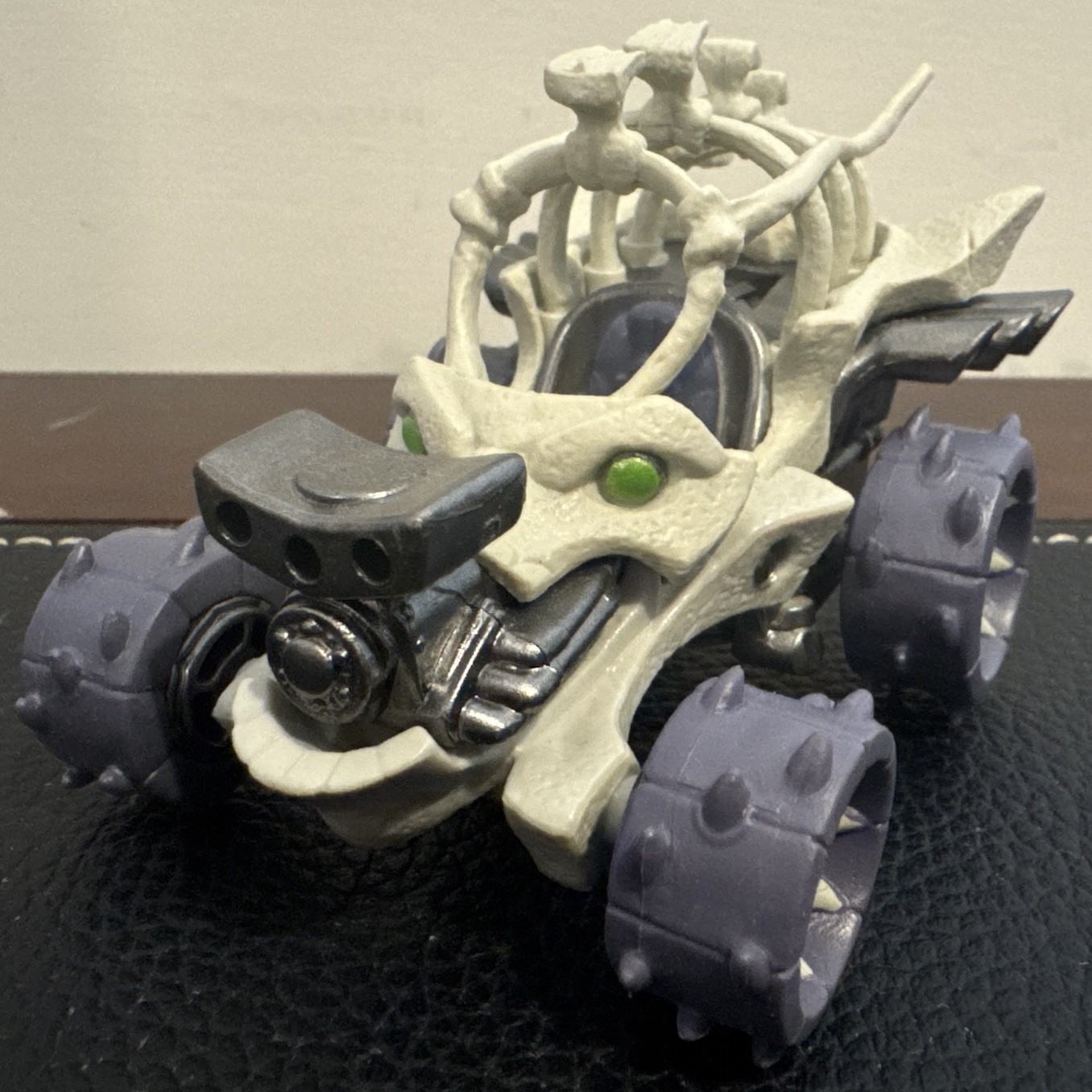 Skylanders Superchargers Bone Bash Roller Brawl Figure & Tomb Buggy Vehicle Set