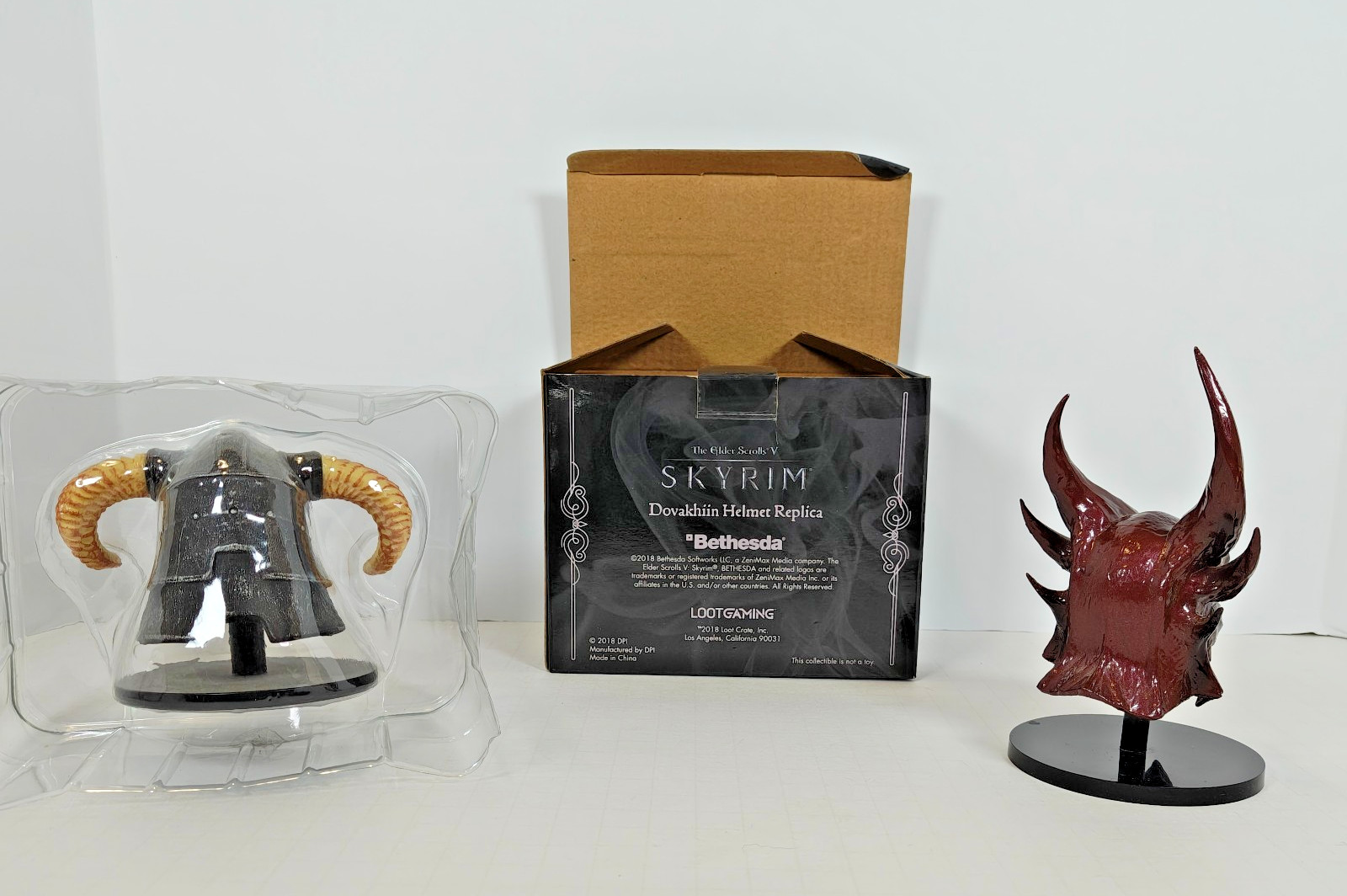 Lootcrate Replica Skyrim Decor Helmets Dovakhiin and Daedrik