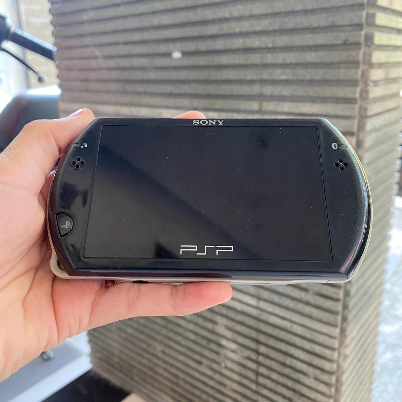 Pre-Owned Sony PSP GO Black PSP-N1001 – See Photos Read Description!!
