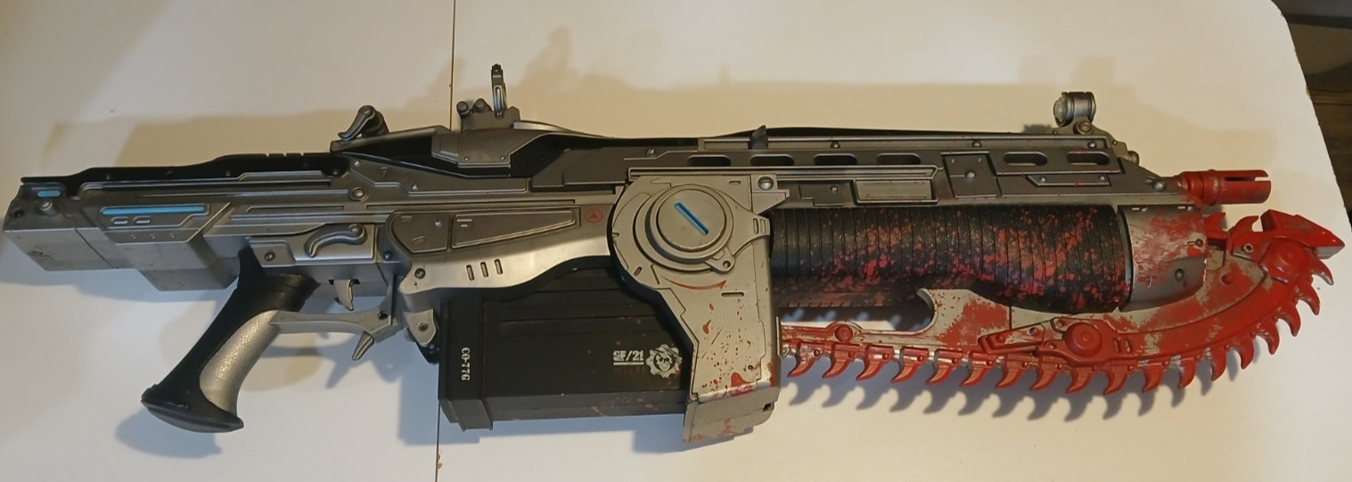 NECA Gears Of War Lancer Replica 2008 – Bloody Lancer – 36″ Full Size Prop