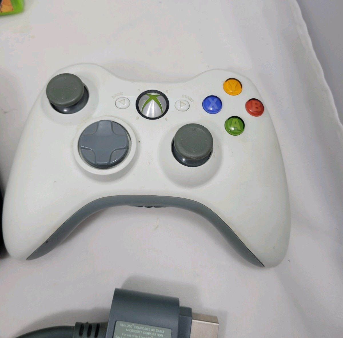 Xbox 360 Bundle White Fat System w/ 2 Controllers Power Supply & HDMI Cable Game