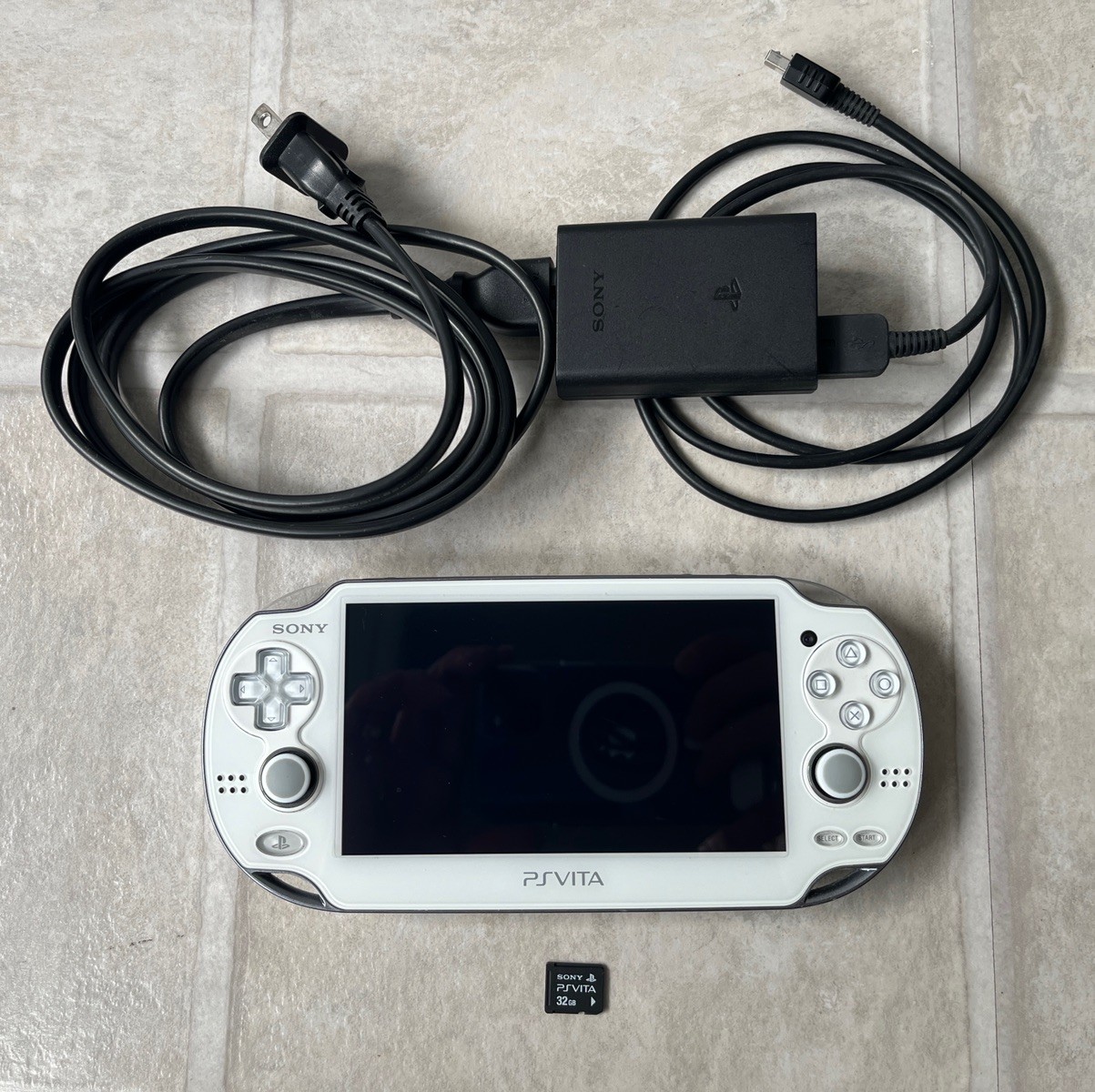 Sony PS Vita PCH-1001 Assassin’s Creed Bundle, 32 Gb Memory Card + Carrying Case
