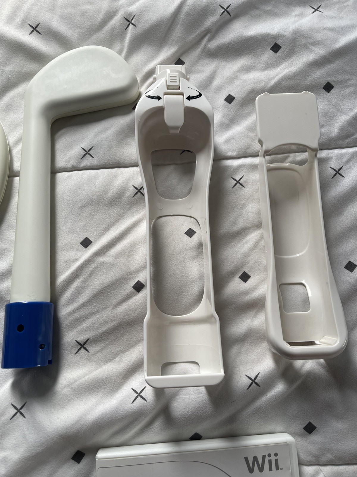 Wii Sports Resort Wii-Motion Plus Bundle. Includes 2 Remotes Excellent Cond