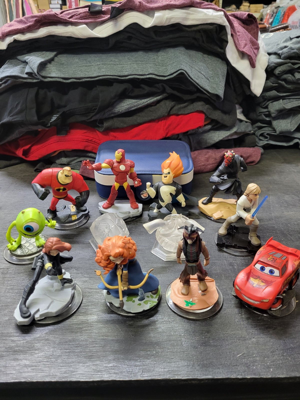 Disney Infinity Lot Of 12 Mixed Pieces – Star Wars – Marvel Ecc. – Cars Assorted