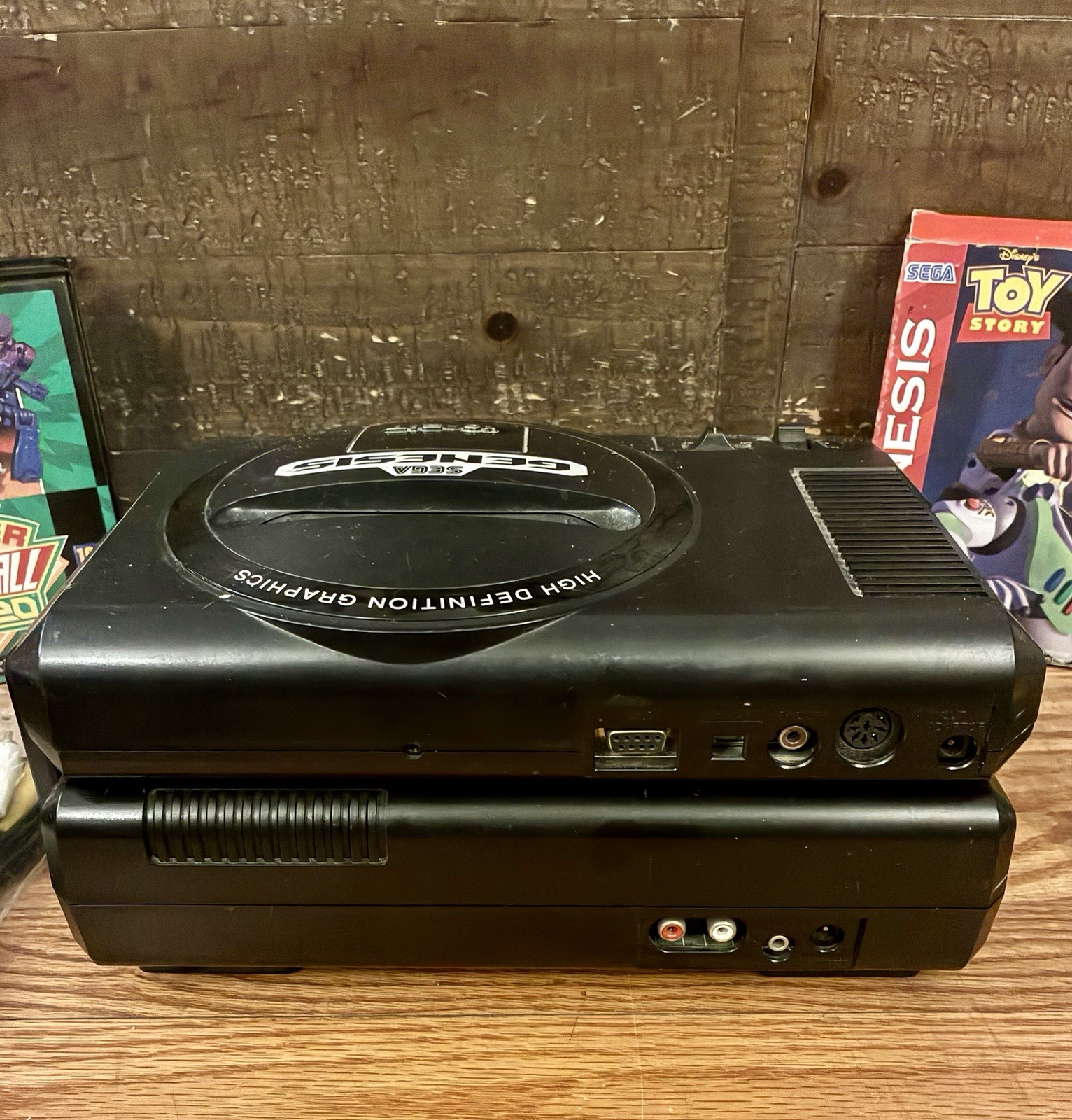 Sega CD Model 1690 + Sega Genesis Model 1601 + 4 Games + 4 Controllers (READ)