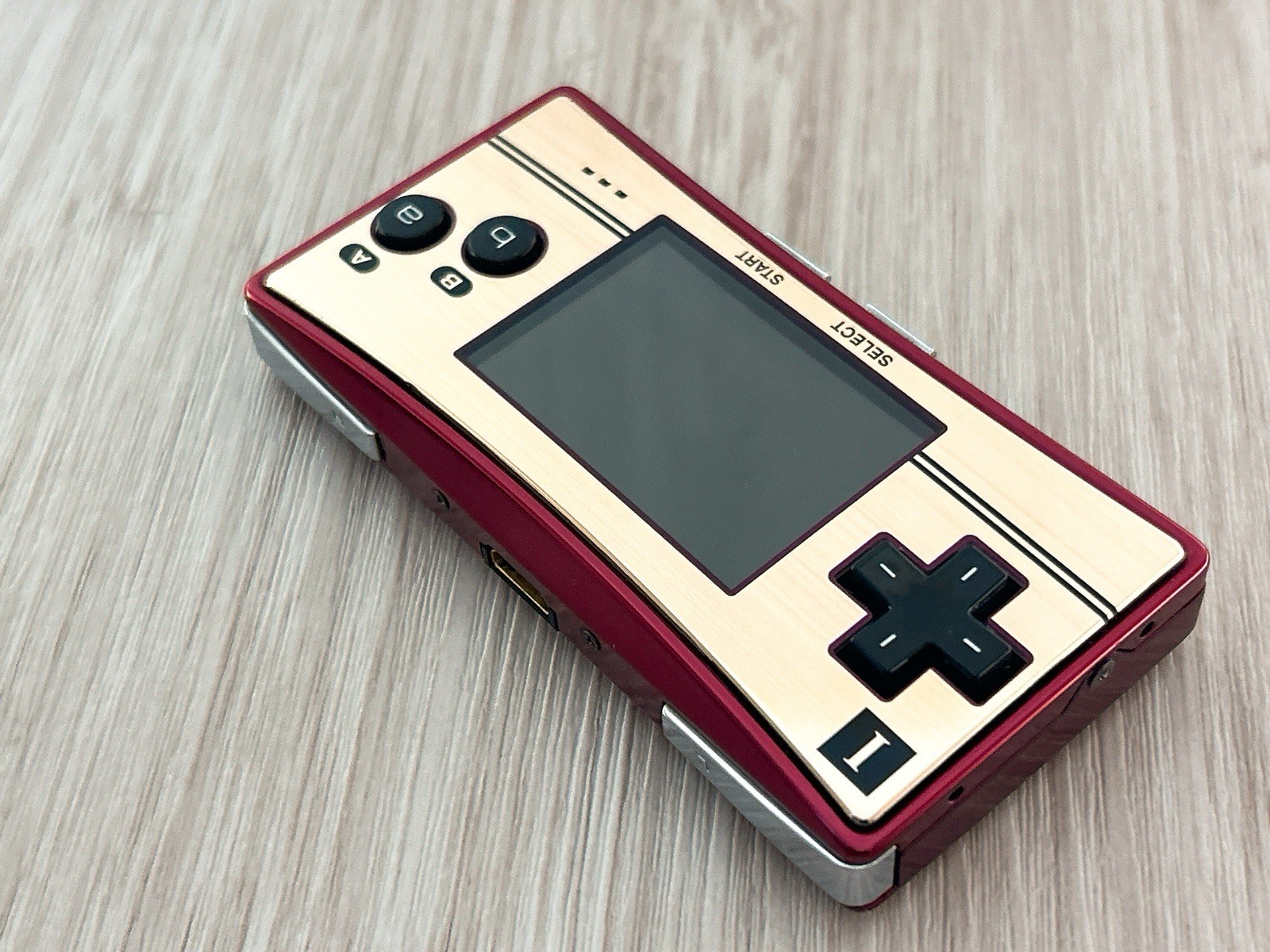 Nintendo GameBoy Micro 20th Anniversary Edition Famicom w/ Charger – Excellent
