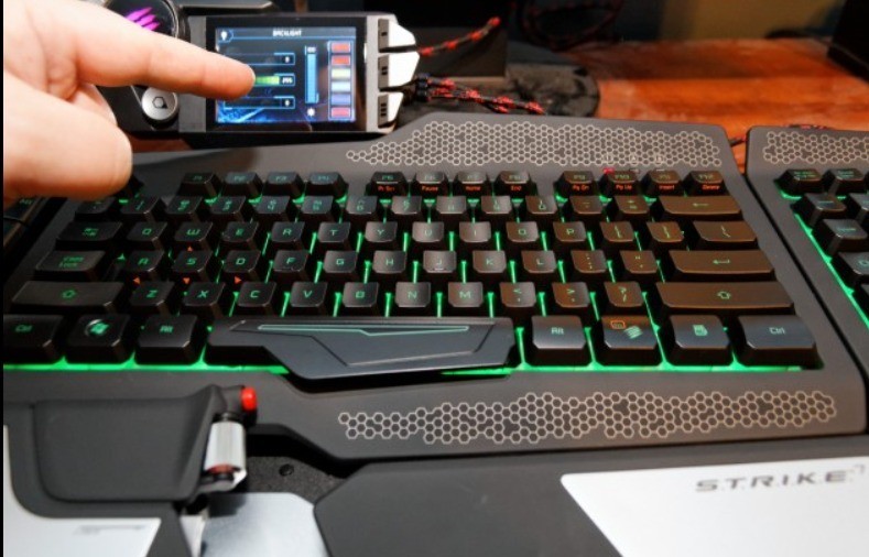 Mad Catz STRIKE 7 Modular PC Gaming Keyboard VENOM Touchscreen Open Box