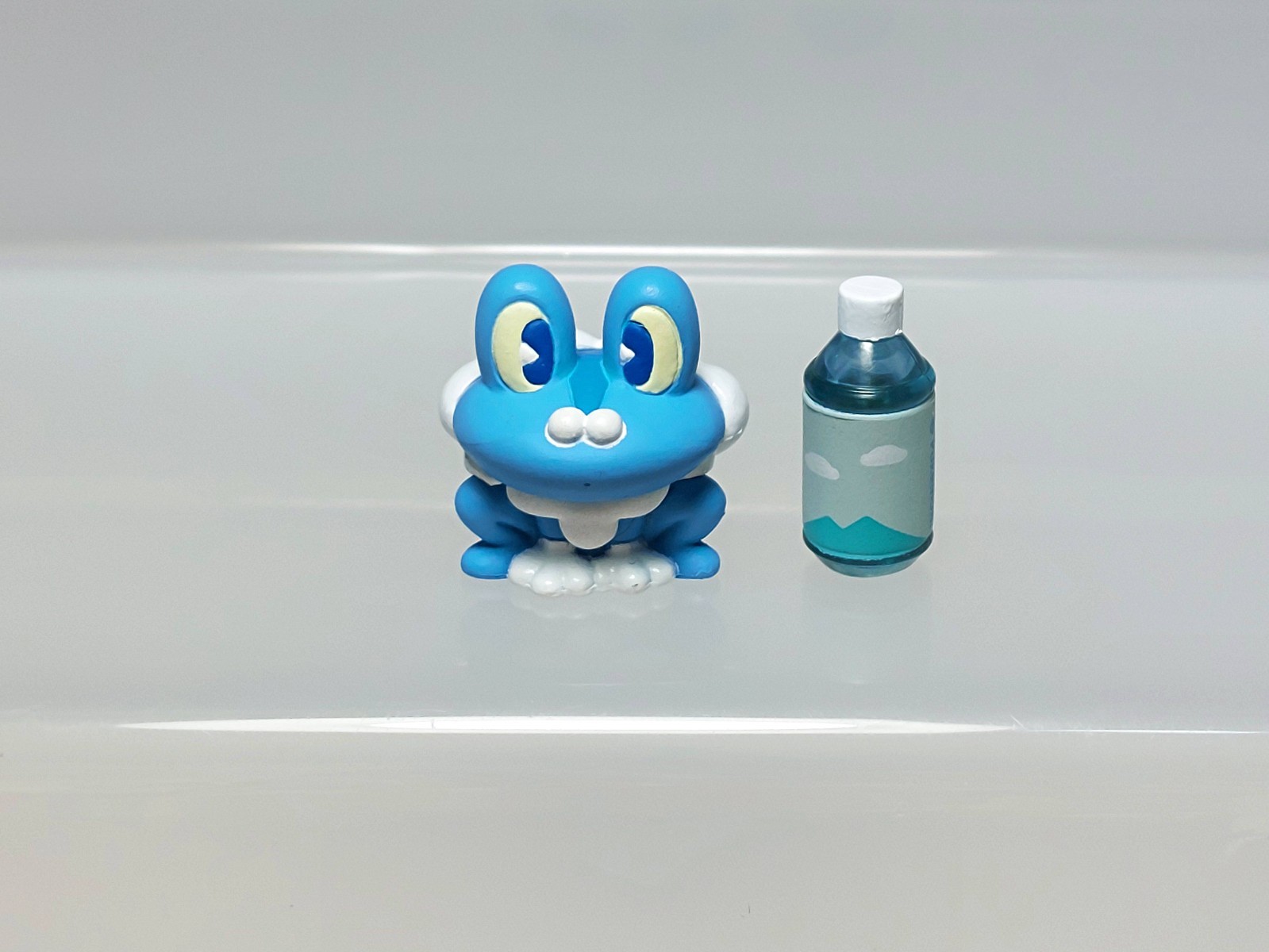 Pokemon Center Japan 2019 Figure Collection Oishii Mizu Froakie B01 0.8in