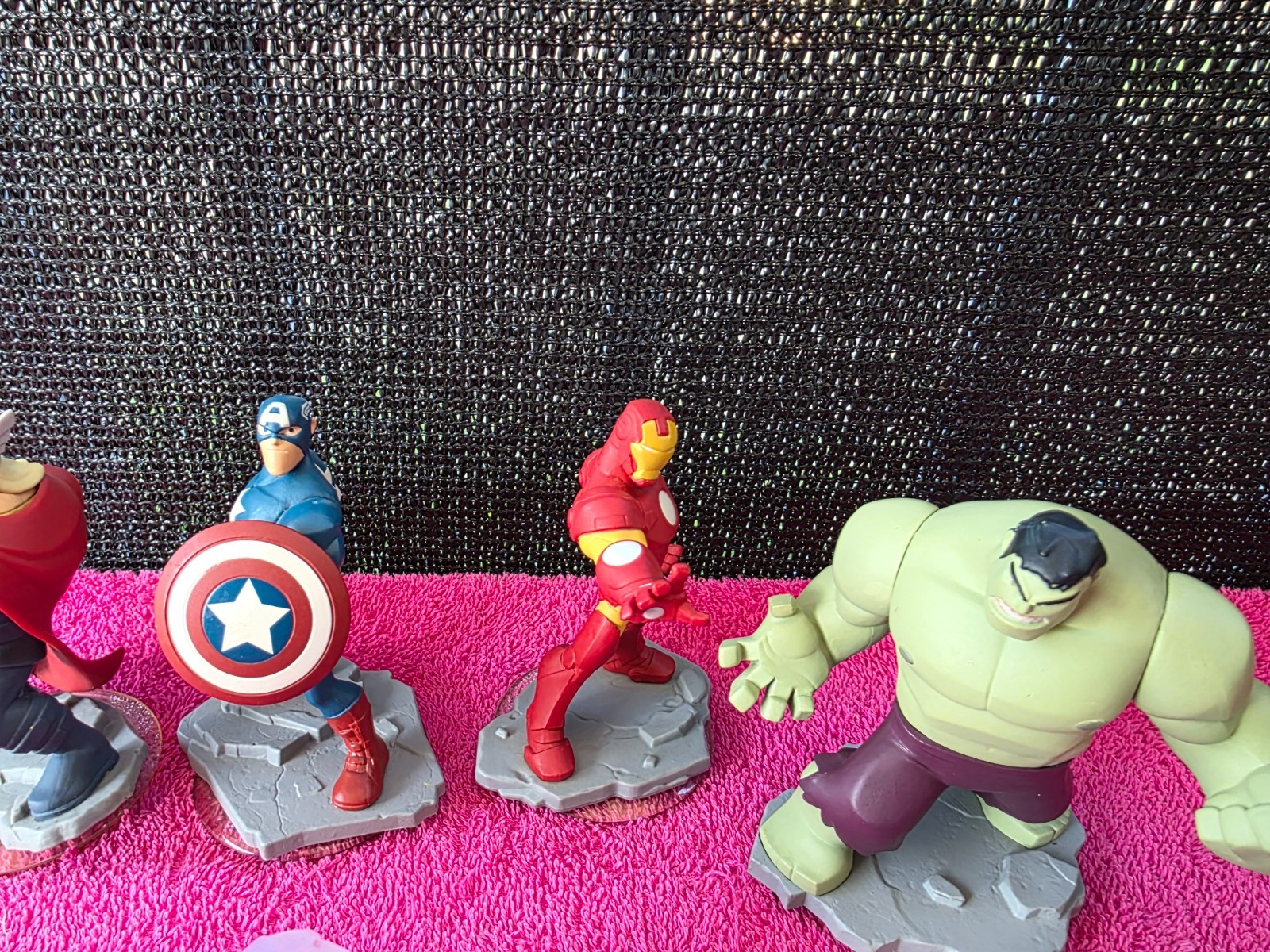 Disney Infinity 2.0 Marvel Super Heroes Avengers Figures W/ Power Disc & Crystal