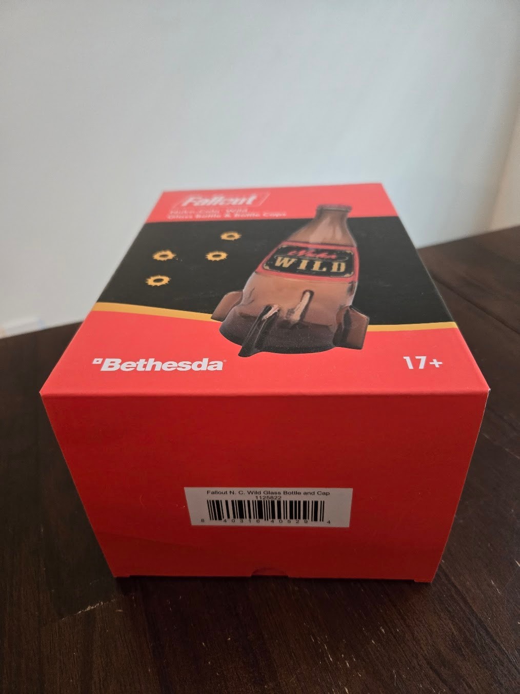 Fallout Nuka-Cola Wild Glass Rocket Bottle + 10 Bottle Caps Bethesda New Sealed