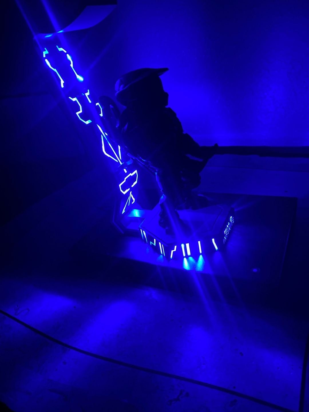 Halo Infinite Master Chief Deluxe Cable Guy Light-Up Phone and Controller Holder