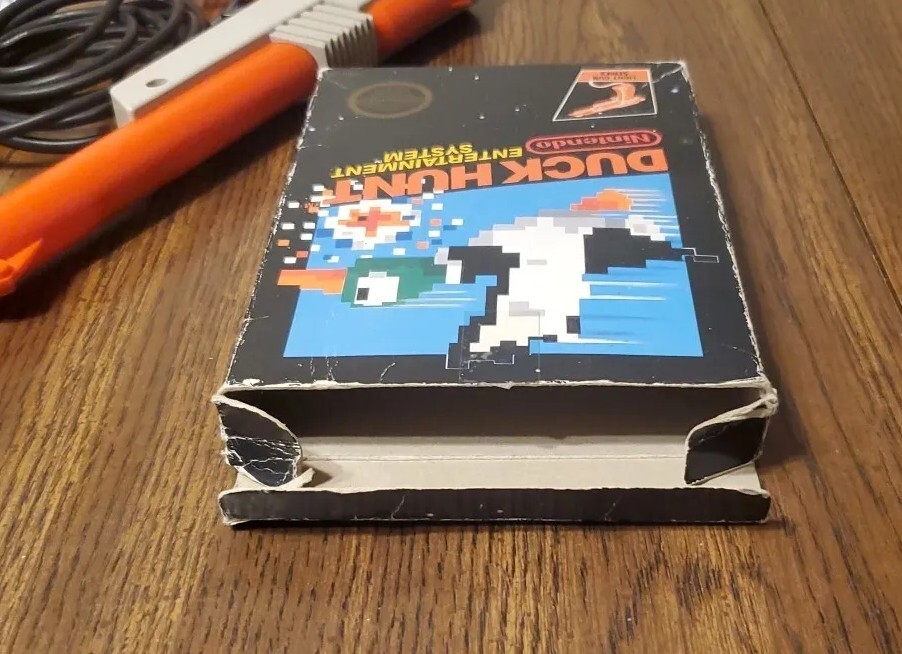 Nintendo NES Duck Hunt With Box + Zapper