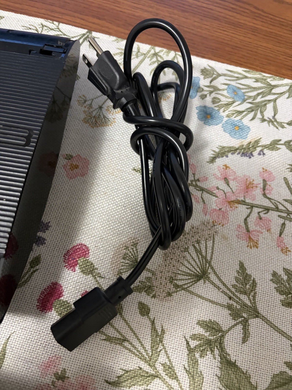 Sony PlayStation 3 Super Slim 250GB Bundle – CECH-4001B – Cosmetically Flawed