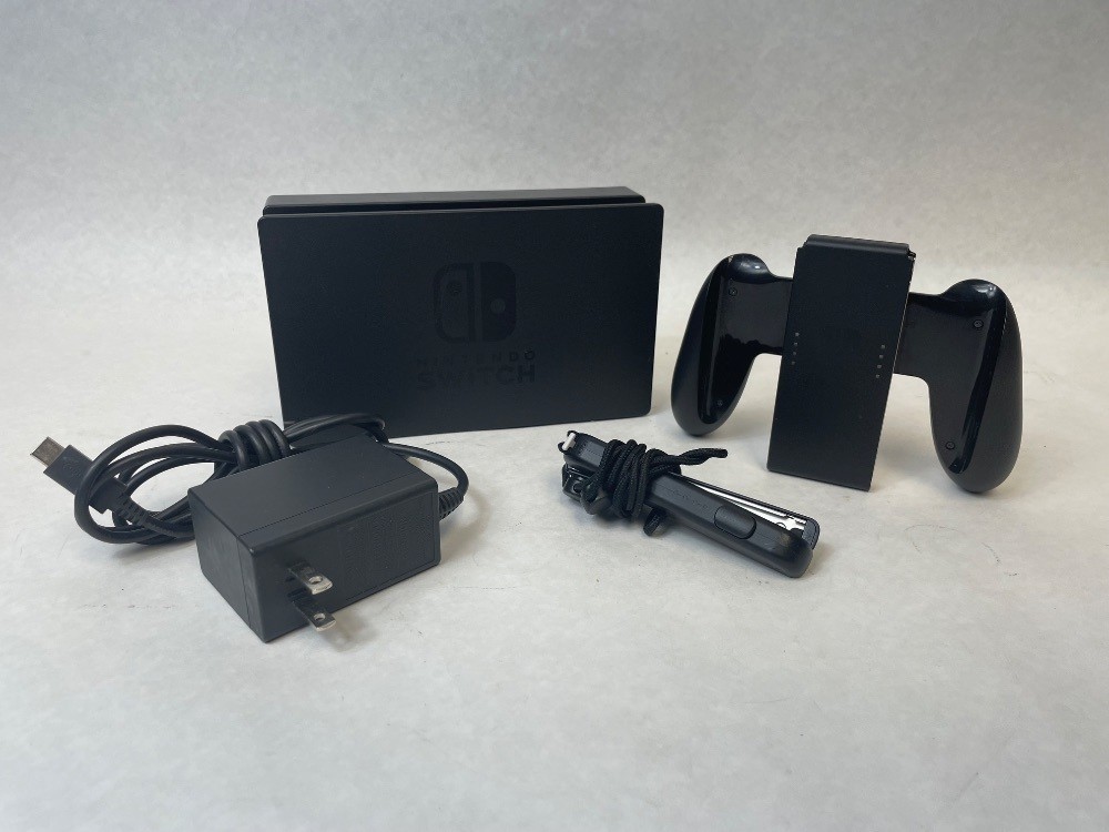 32GB Nintendo Switch Console V2 w/128GB SD, Dock, ACC