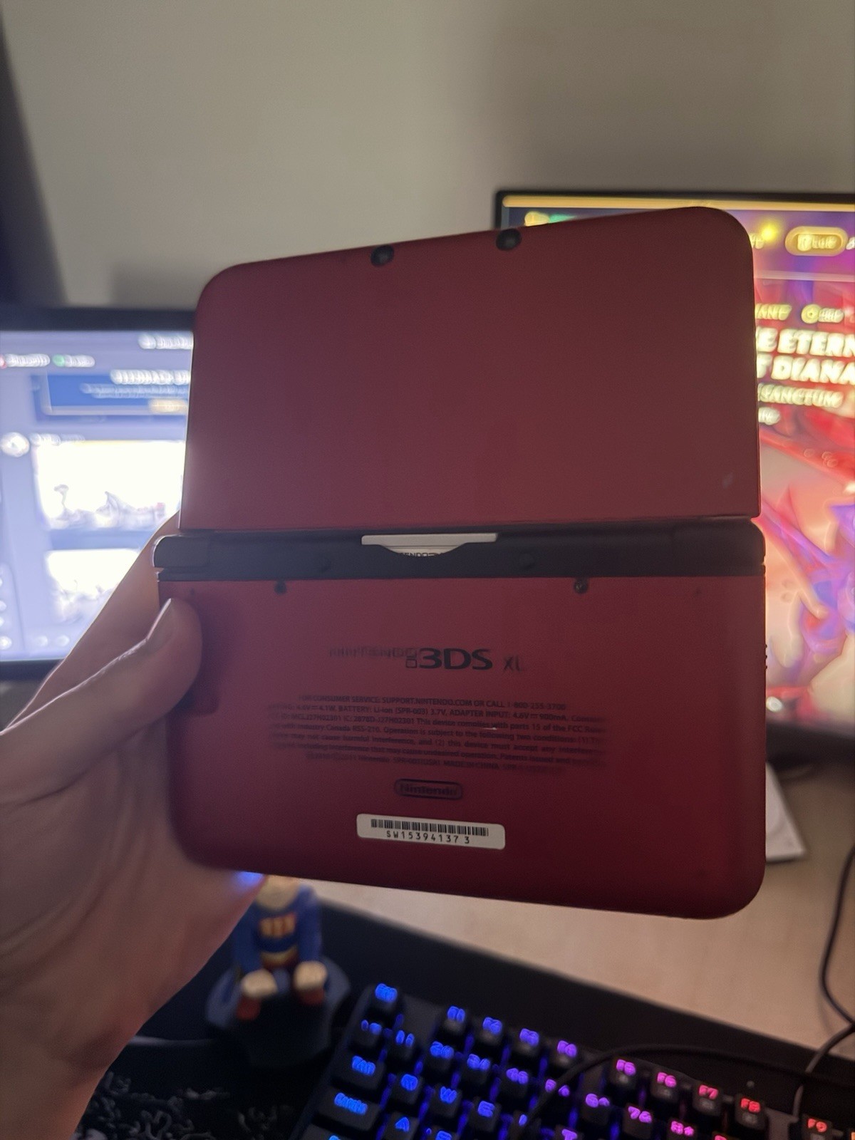 Nintendo 3DS XL RED/BLACK w/ Pokemon Sun & Moon (BUNDLE)