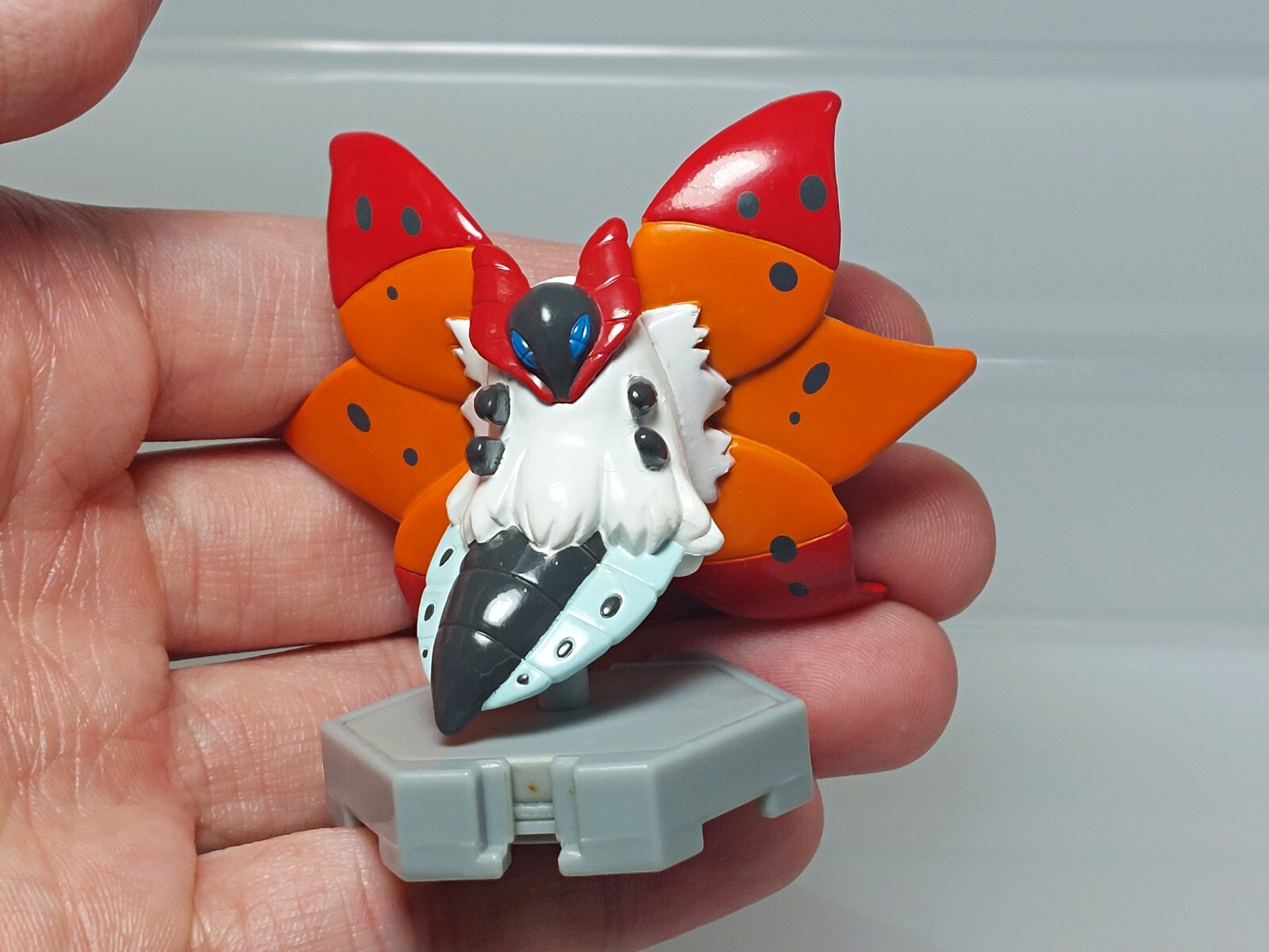 Volcarona Pokemon Moncolle Plus Figure Takara Tomy 2011 Toy Japan N07 2in