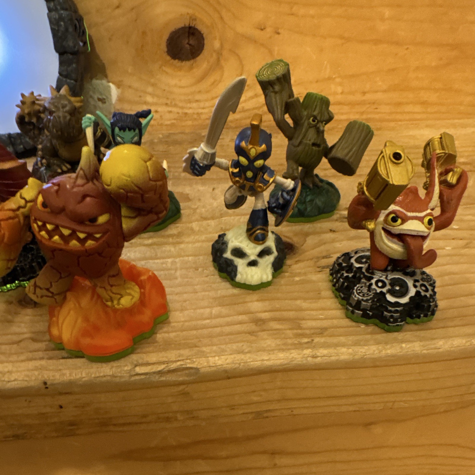 Skylanders Spyro Character Figure Lot w/ Light Up Portal of Power Base