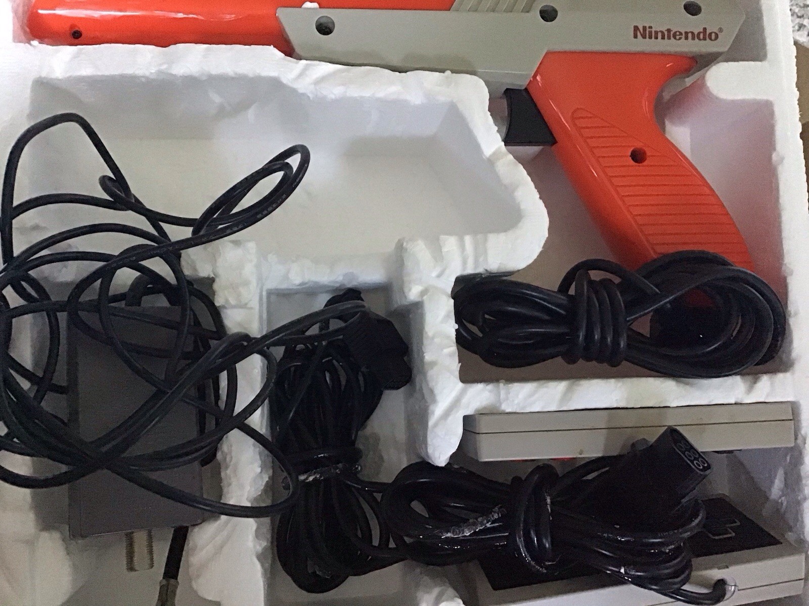 Nintendo Entertainment System NES Action Set Console w/ Box Manuals, Controllers
