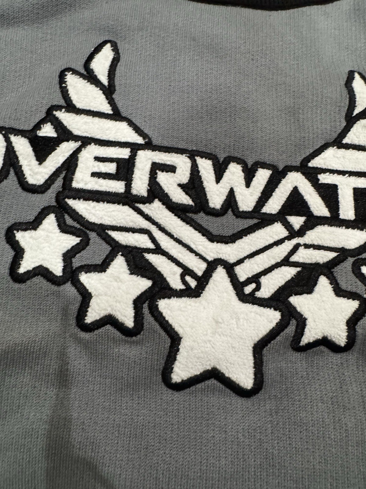 New Blizzard Woman’s Gray & Black Overwatch League Ragland Sweater NWT Size LRG