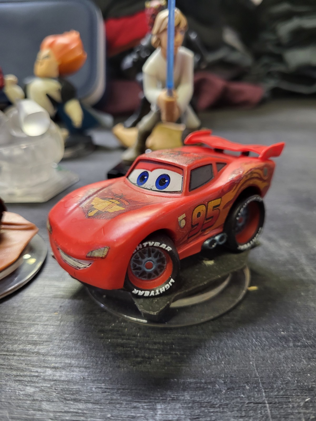 Disney Infinity Lot Of 12 Mixed Pieces – Star Wars – Marvel Ecc. – Cars Assorted