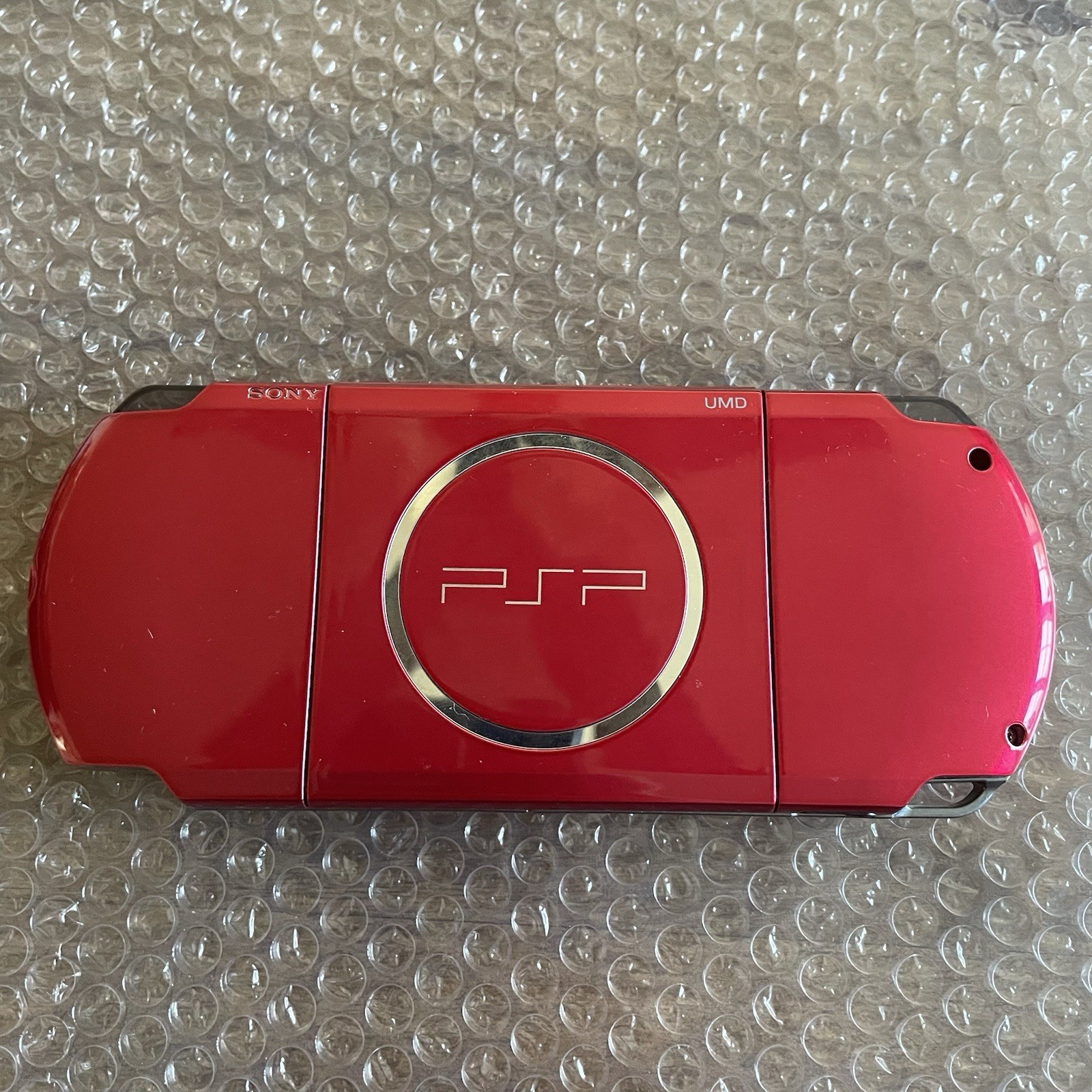 PSP 3000 Custom Red/White, Extremely Rare Mad Catz MLB Case/Promo Screen Cleaner
