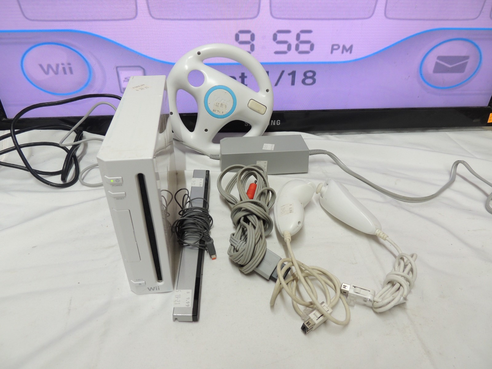 Nintendo Wii – RVL-001 White Bunddle #17