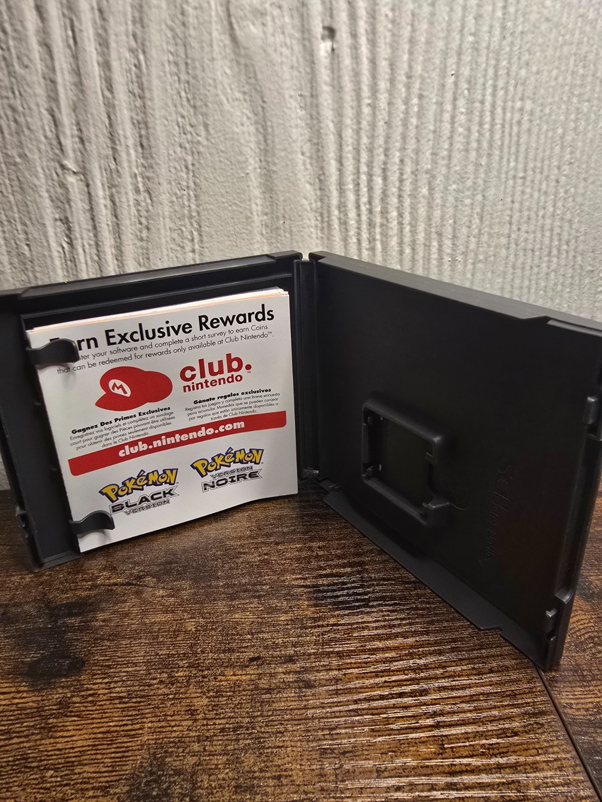 Pokemon black Nintendo DS Case/Manuals only – No Game