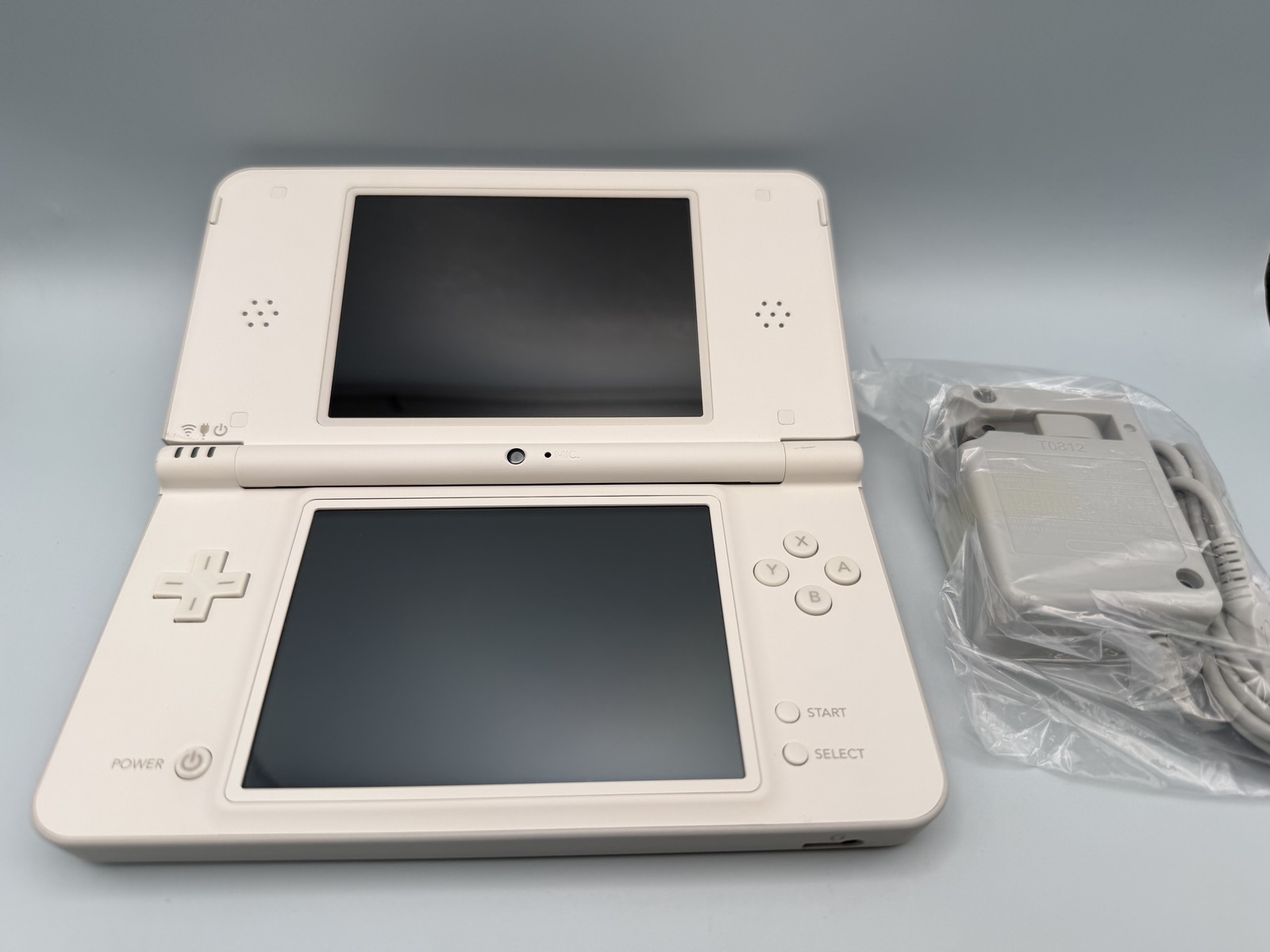 Nintendo DSi LL – White (Japan import)