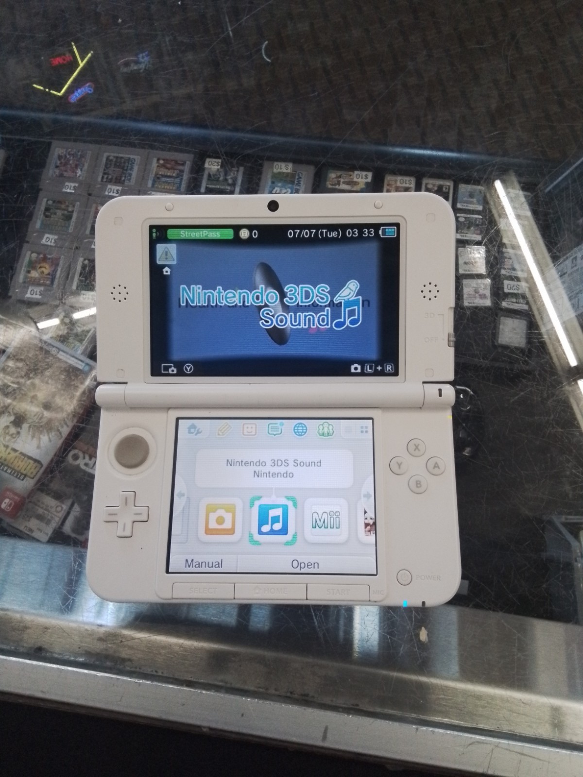 Nintendo 3DS XL White Handheld System No Charger