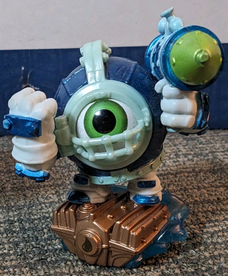 Skylanders Lot 4 Full Figures, 2 Swap Force Half Body Parts