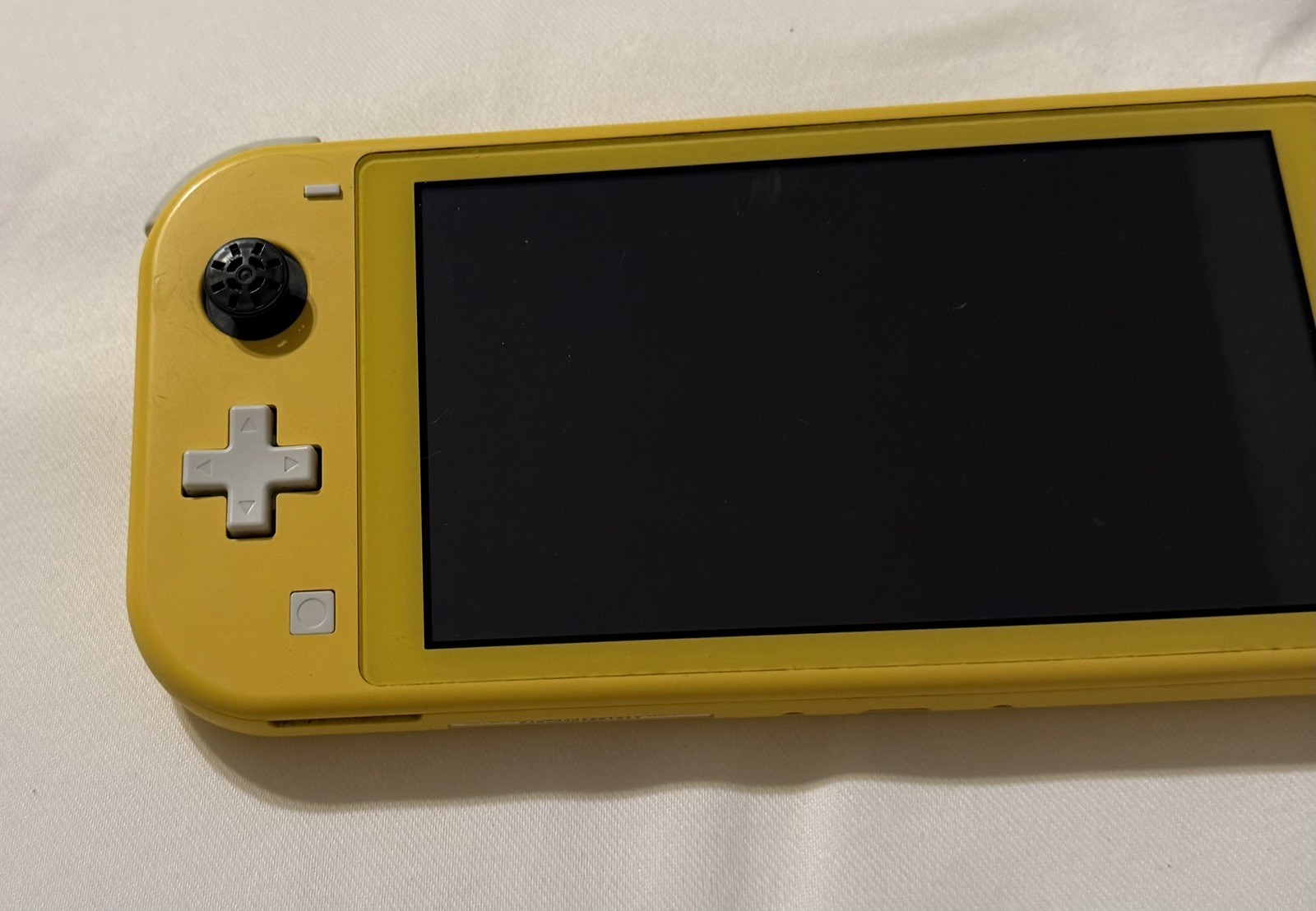 Nintendo Switch Lite Yellow Handheld System 32GB 720p Touch Screen HDH-001