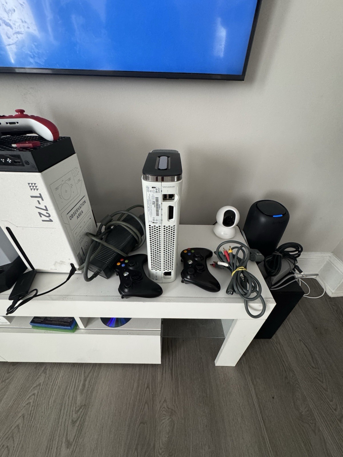 Microsoft Xbox 360 White 120GB Console Bundle w/ 2 Wireless Controllers & Cables