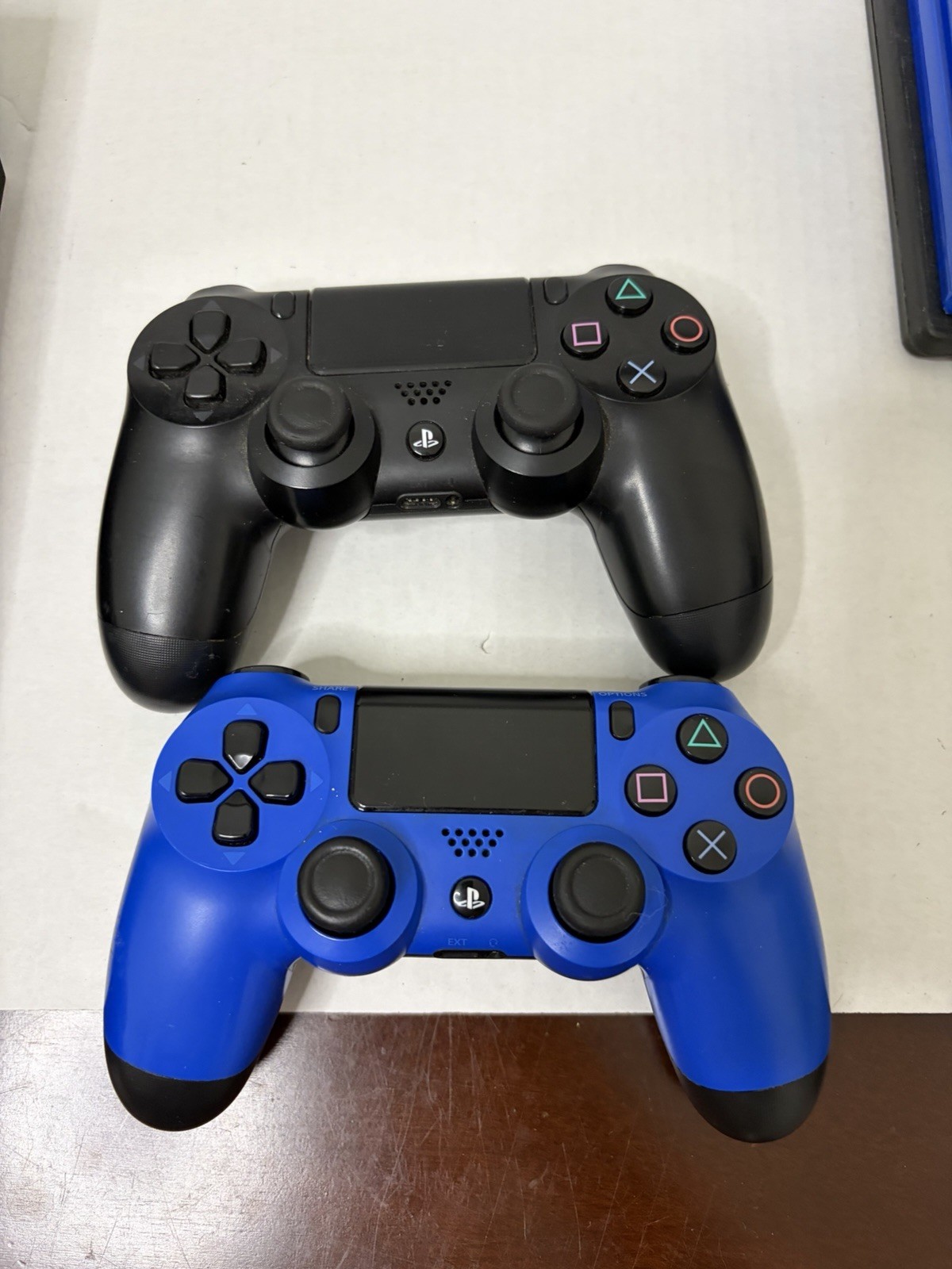 Sony PlayStation 4 (CUH-1215A) 500GB Gaming Console W/ 2 Controllers & Games