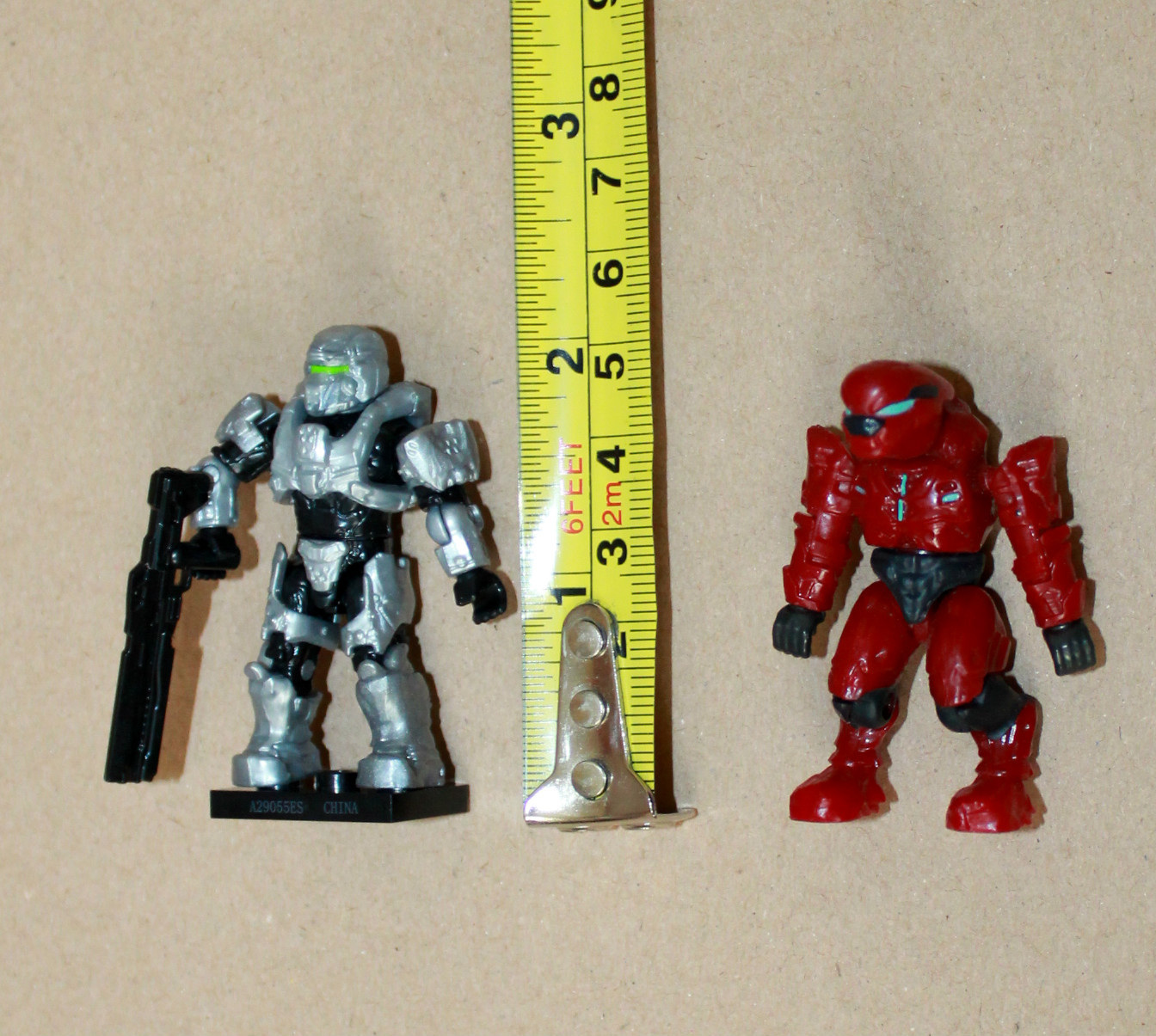 Halo Mini Exclusive Figure Mega Bloks Gamescom 2015 + 1 red mega blok figure ?